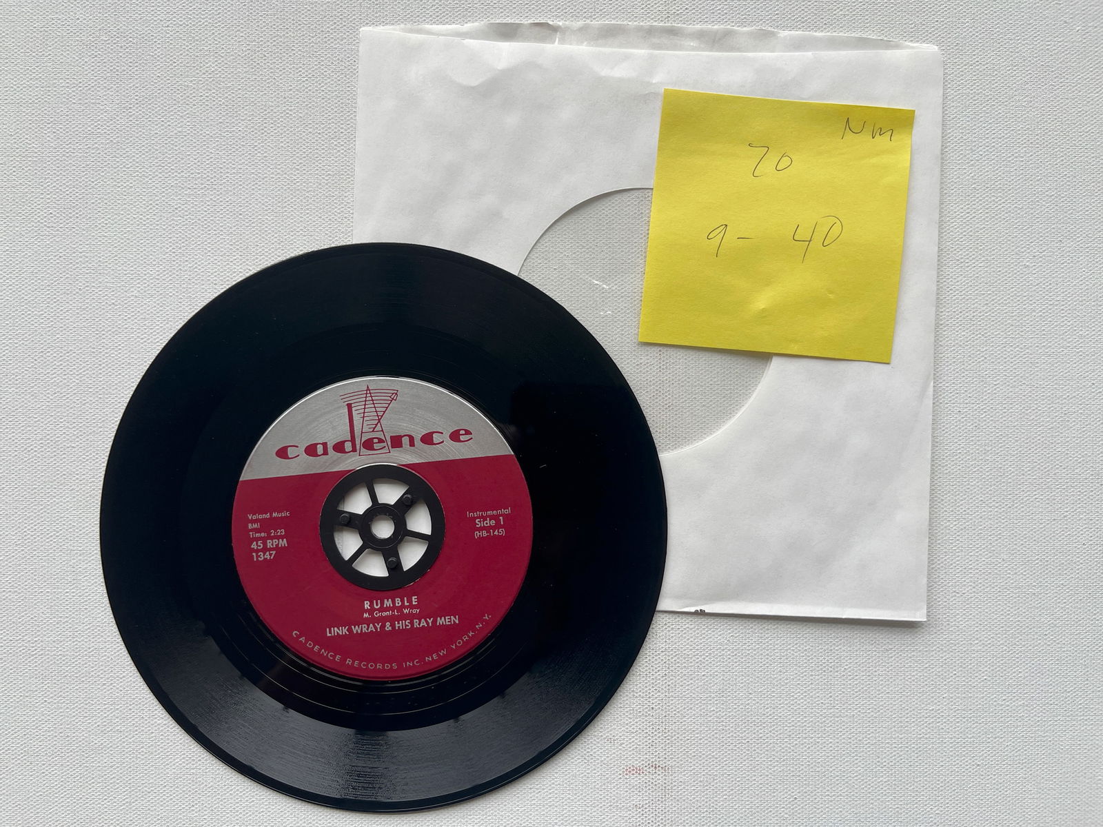 LINK WRAY AND HIS RAY MEN 45RPM - RUMBLE (1 of 1)