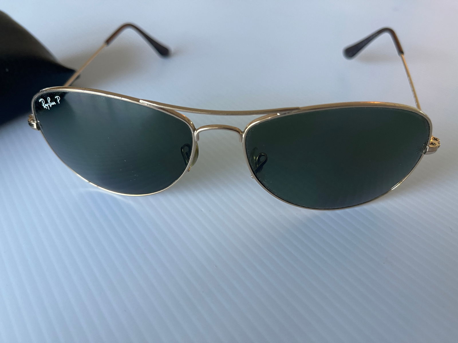 RAY BAN POLARIZED AVIATOR SUNGLASSES WITH CASE (1 of 4)