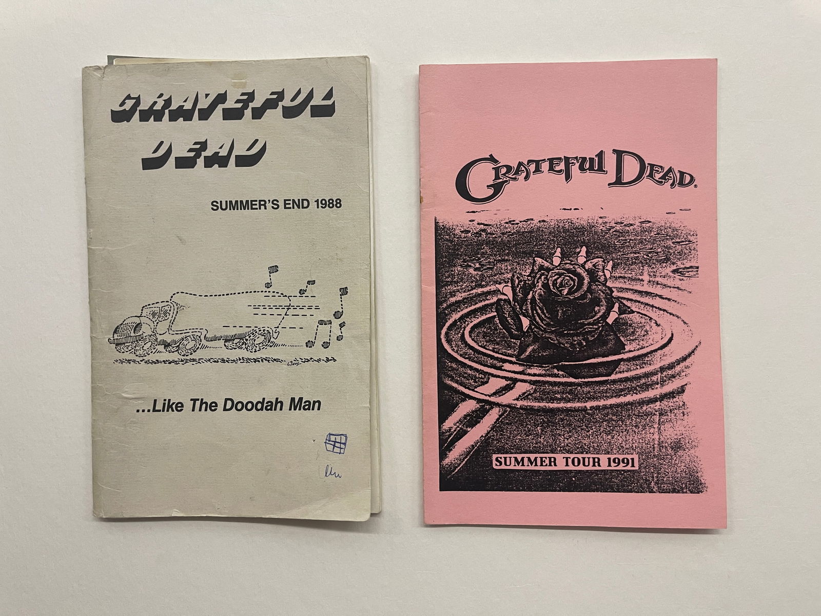 GRATEFUL DEAD TOUR /  CREW BOOKS (1 of 3)