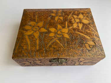 ARTS AND CRAFTS PYROGRAPHY BOX