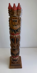LARGE NORTHWEST COAST CLAN TOTEM