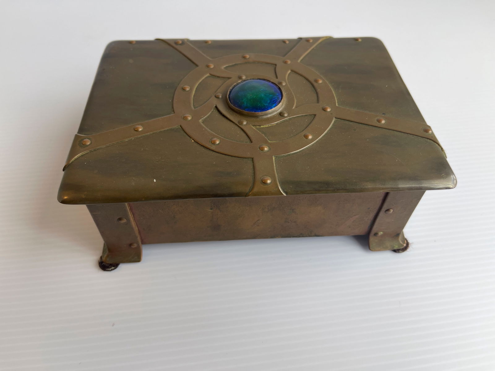 ENGLISH ARTS & CRAFTS HAMMERED COPPER AND ENAMEL BOX: ENGLISH ARTS & CRAFTS HAMMERED COPPER AND ENAMEL BOX. CIRCA 1900. 6 X 4 X 2. MAKERS MARK ON BOTTOM IS 1417.