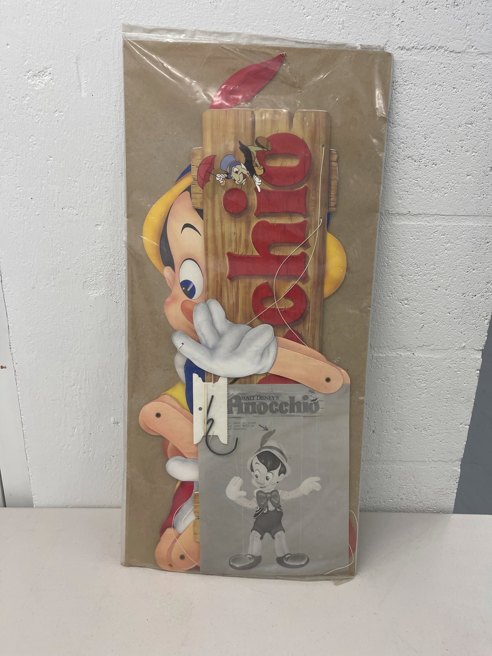 RARE PINOCCHIO VIDEO STORE HANGING SIGN: RARE PINOCCHIO VIDEO STORE HANGING SIGN FOR THE RELEASE OF PINOCCHIO ON DVD. 1999. MINT TO NEAR MINT UNUSED. SHIPS FLAT. WITH INSTRUCTIONS. LOOKS LIKE THE PAPER CUTOUT - ONCE ASSEMBLED - WOULD BE ABOU