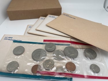 1979 UNITED STATES MINT UNCIRCULATED COIN SETS - TOTAL 5 SETS