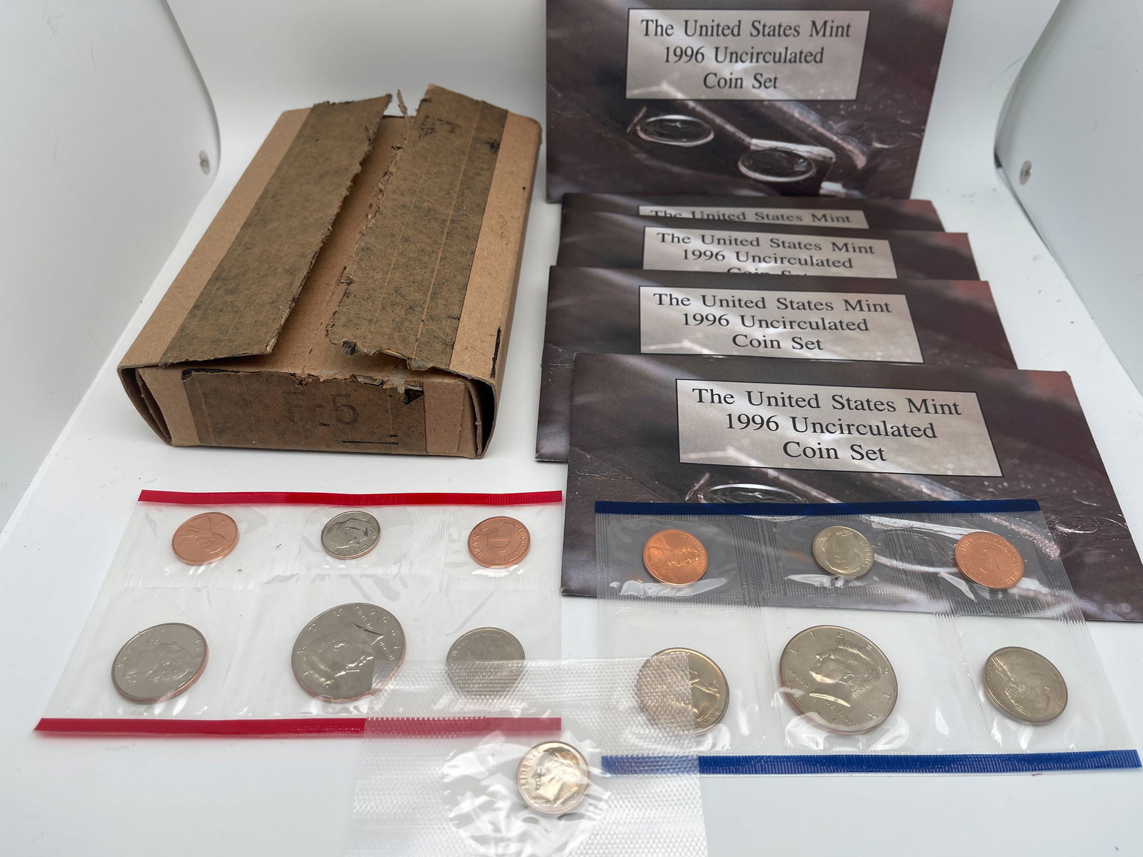 1996 UNITED STATES MINT UNCIRCULATED COIN SETS - 5 TOTAL SETS WITH W DIME (1 of 1)