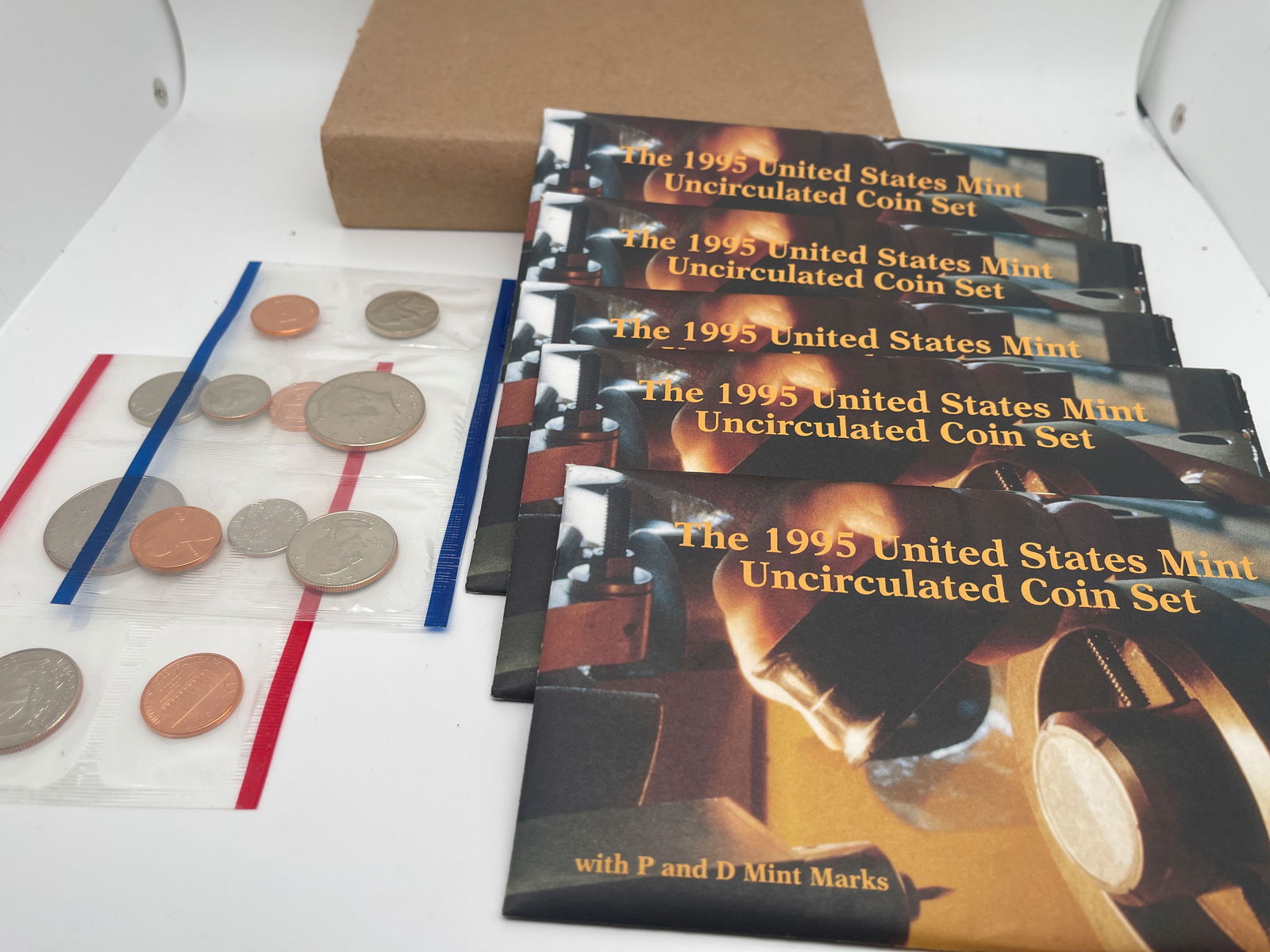 1995 UNITED STATES MINT UNCIRCULATED COIN SETS - TOTAL 5 SETS WITH D & P MARKS (1 of 1)