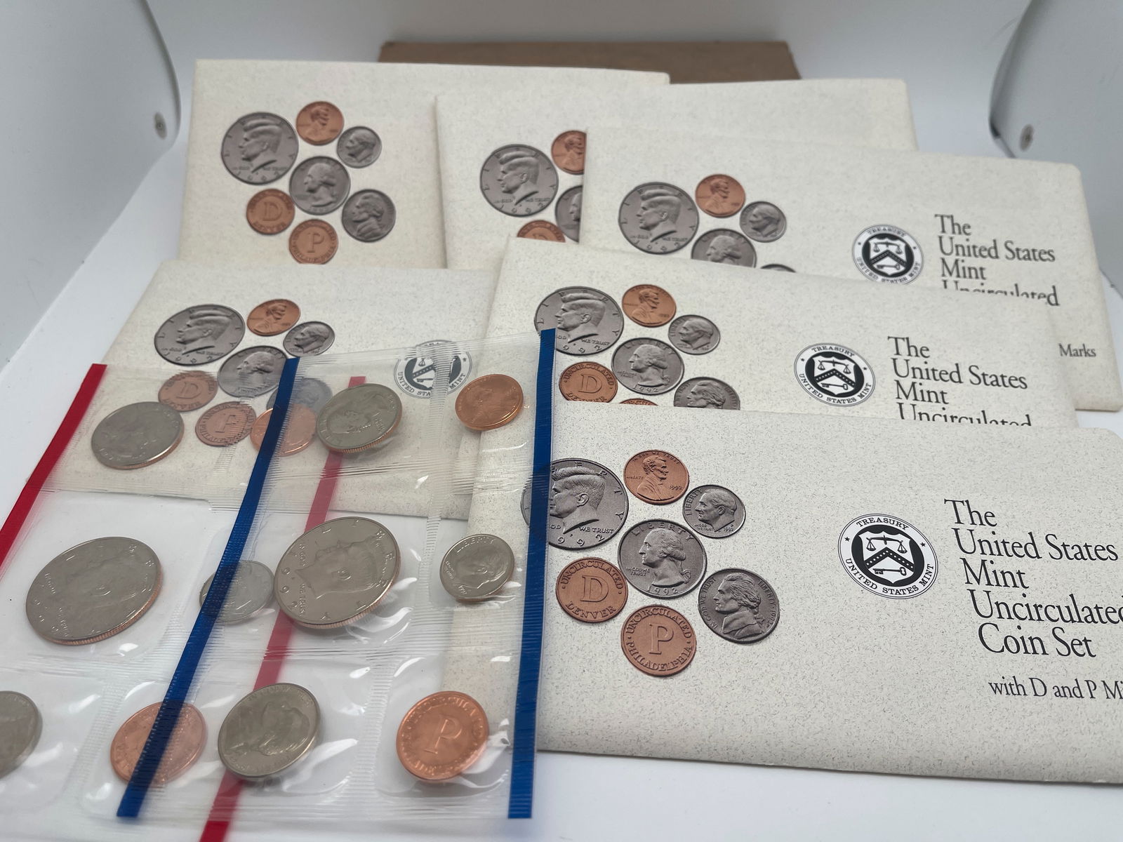 1992 UNITED STATES MINT UNCIRCULATED COIN SET - SIX TOTAL SETS WITH D & P MARKS (1 of 1)