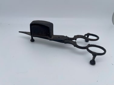 ANTIQUE CANDLE SNUFFER