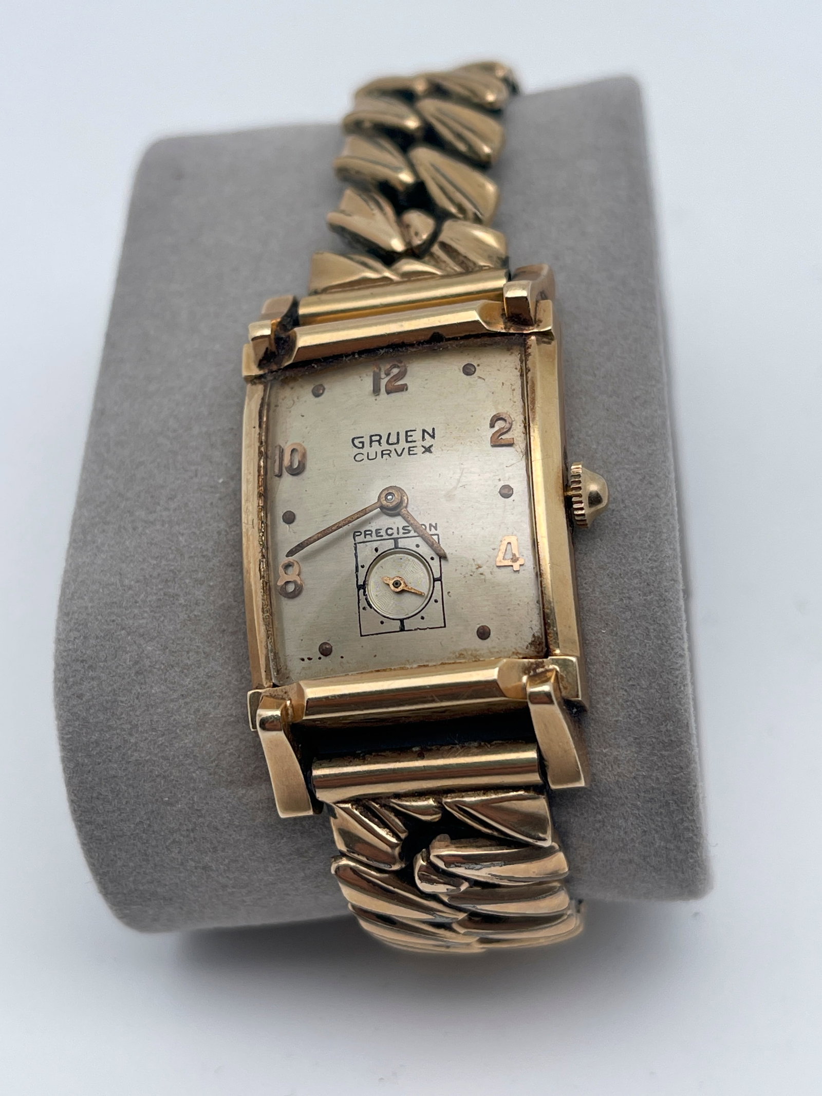 GRUEN CURVEX THIN WATCH WITH SUBDIAL AND GOLD BRADFIELD STRETCH BAND: GRUEN CURVEX THIN WATCH WITH SUBDIAL AND GOLD BRADFIELD STRETCH BAND. ALL WATCHES ARE SOLD AS IS. UNTESTED. WINDS. TICKS. TIME ADJUSTS FREELY.STAMPED K04455 ON REVERSE. POSSIBLE GOLD PLATED OR GOLD FI