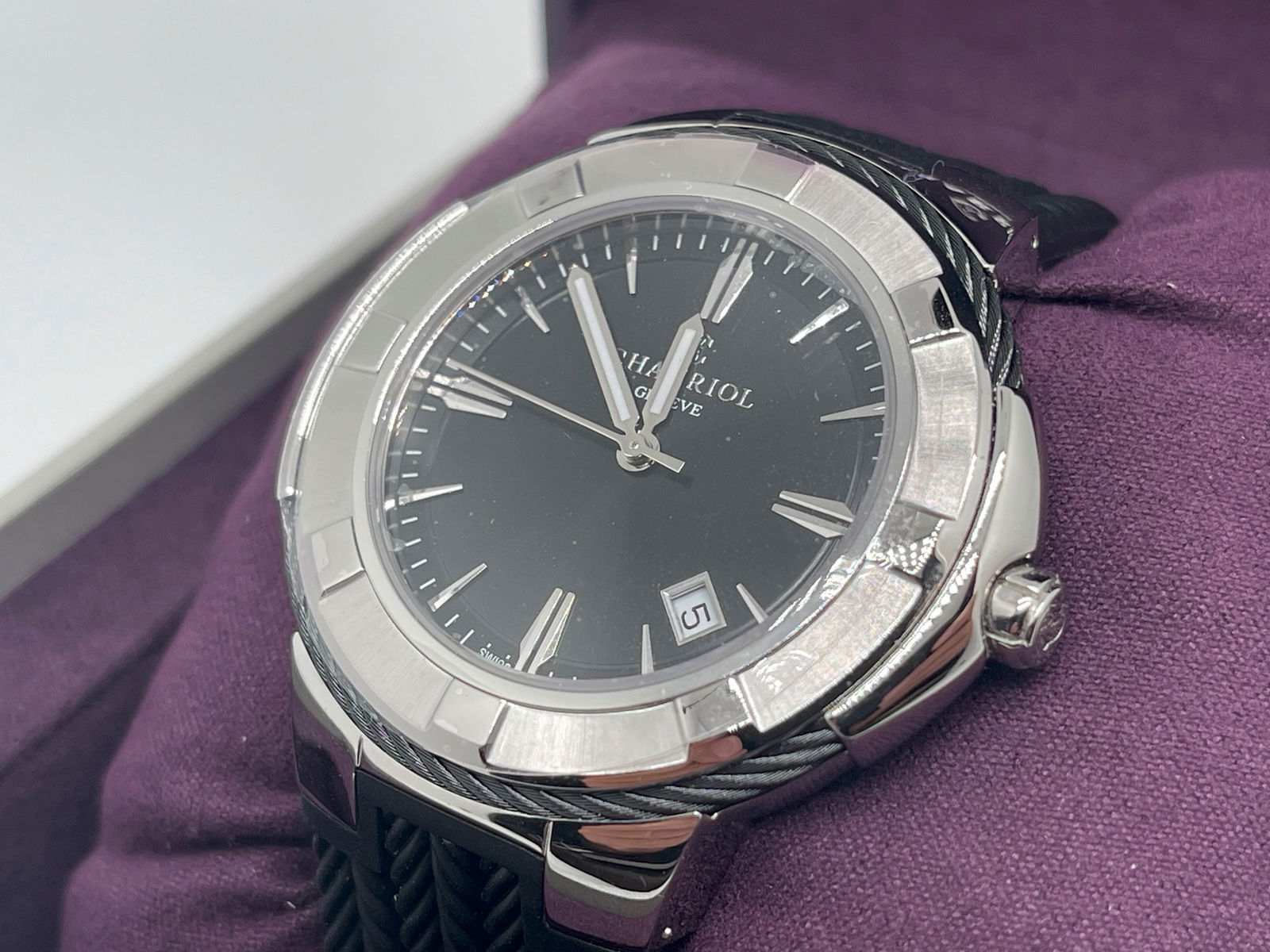 PHILIPPE CHARRIOL Celtic Geneve Watch CE443Q Swiss Made Quartz 43mm: PHILIPPE CHARRIOL Celtic Geneve Watch CE443Q Swiss Made Quartz 43mm. PHILIPPE CHARRIOL Celtic Geneve Watch CE443Q Swiss Made Quartz 43mm. CHARRIOL. Product: Celtic Geneve Watch. Model: CE443Q-2984. Ca