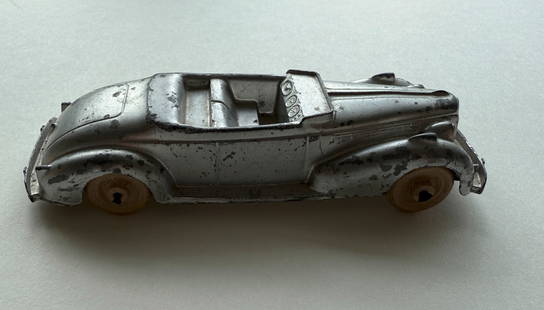HUBLEY KIDDIE TOY CAR: HUBLEY KIDDIE TOY CAR. VINTAGE ABOUT 4 INCHES LONG. The Hubley Manufacturing Company was an American producer of a wide range of cast-iron toys, doorstops, and bookends. Toys, particularly motor vehic