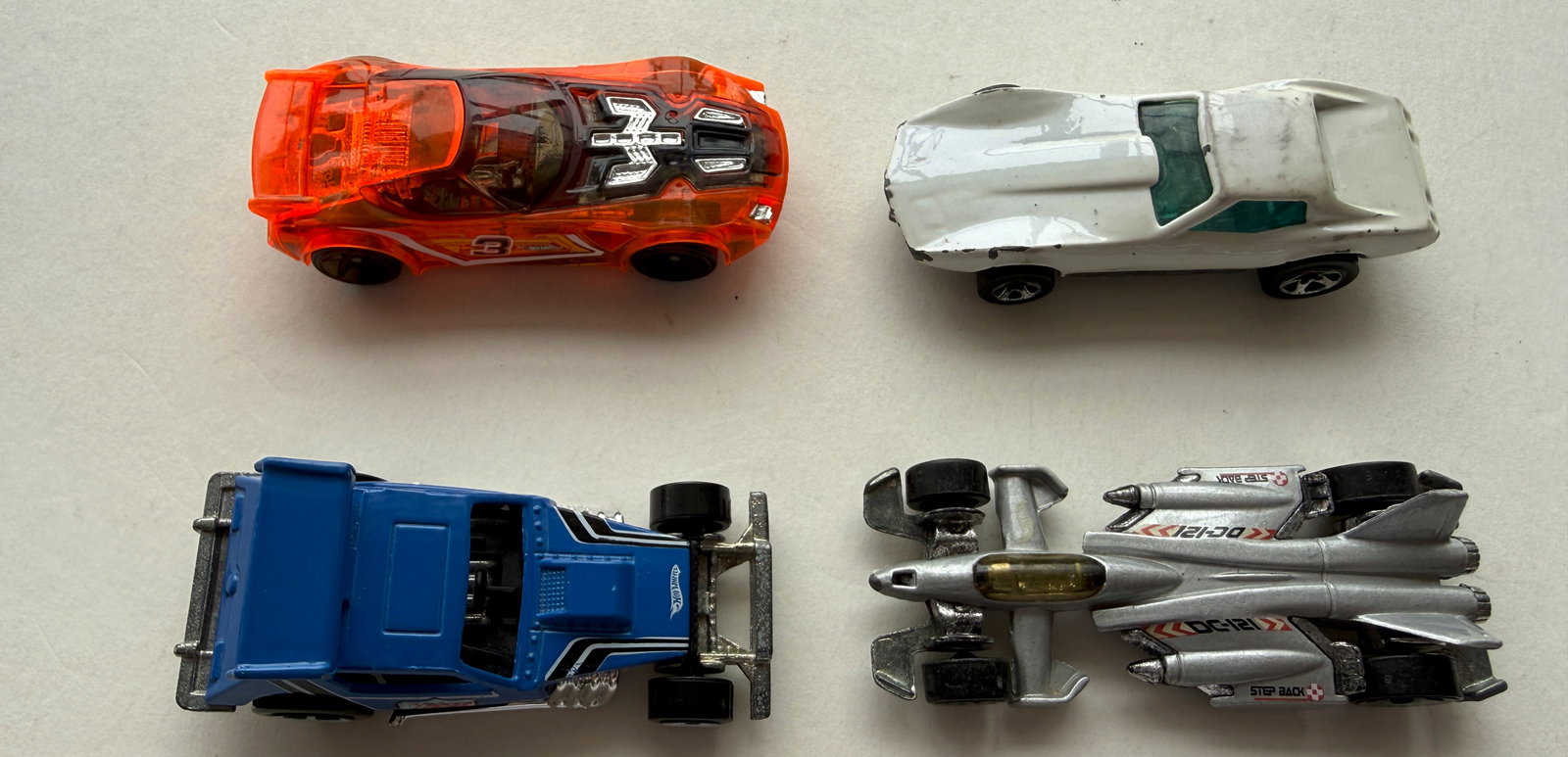 4 VINTAGE METAL BOTTOM HOT WHEELS: INCLUDING 1975 WHITE CORVETTE.