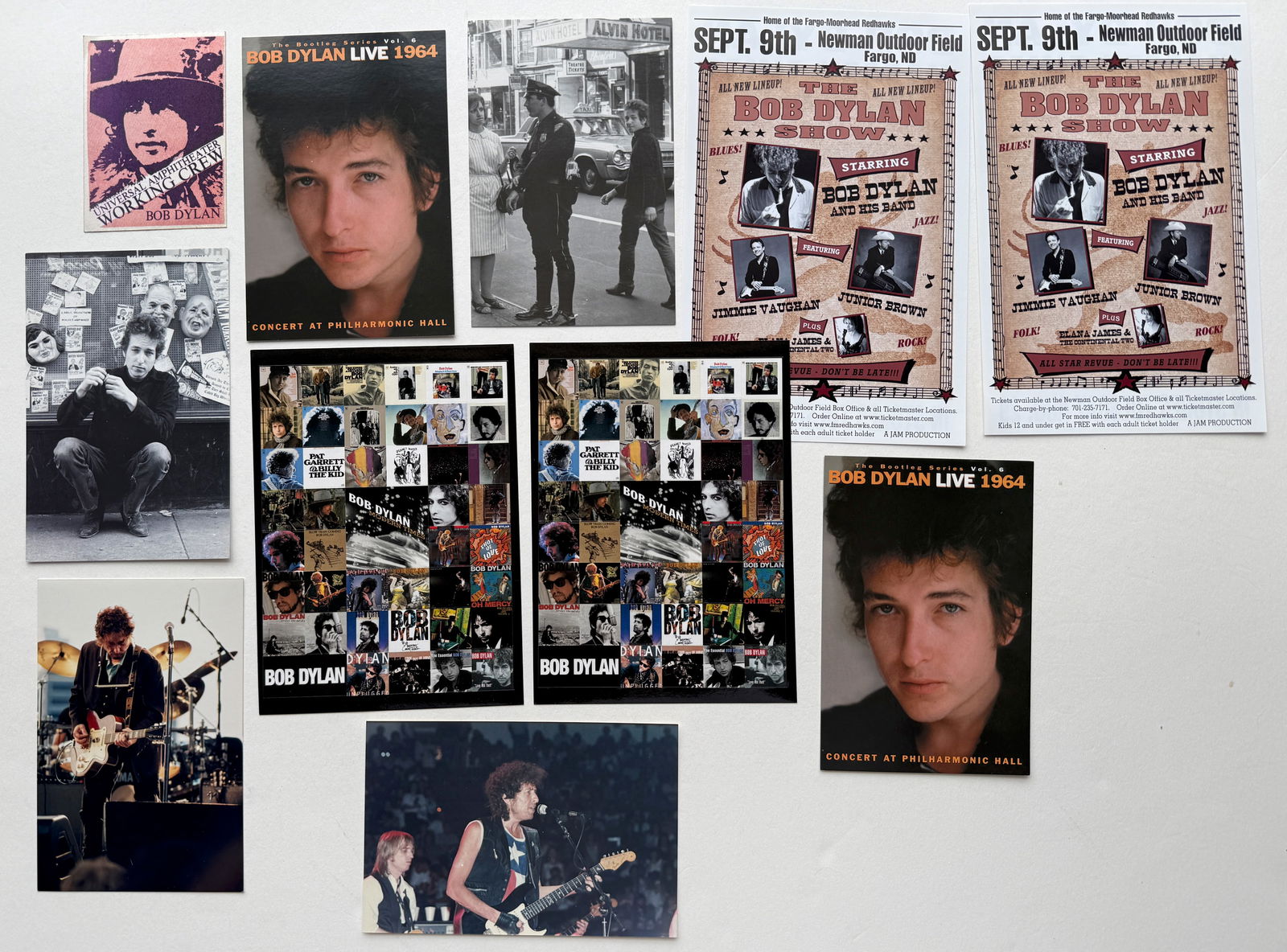 BOB DYLAN SET WITH BACKSTAGE PASS (1 of 1)