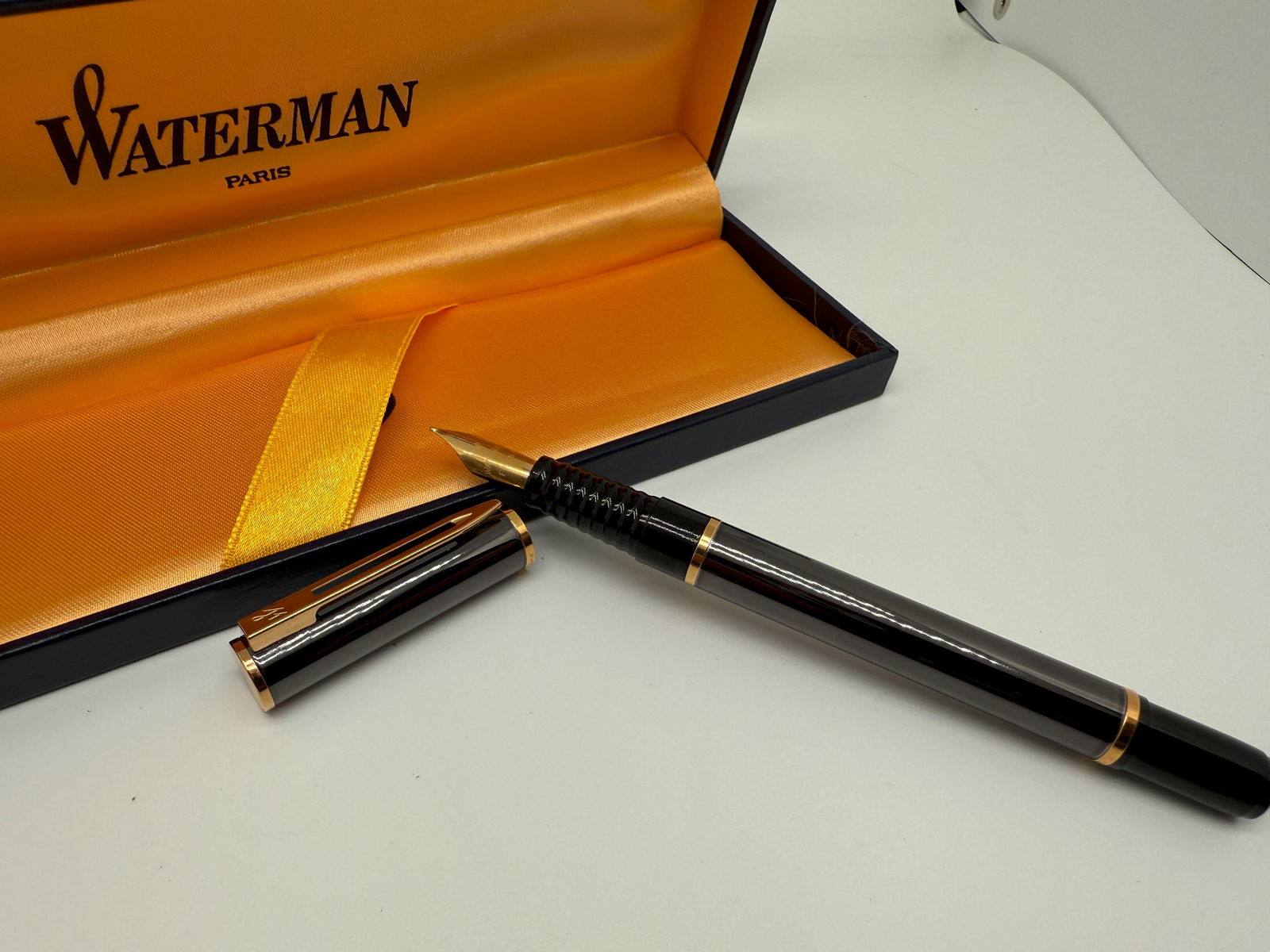 THE WATERMAN LAUREAT - SMOKE GREY - VINTAGE - MEDIUM NIB: THE WATERMAN LAUREAT. The Laureat features the classic Waterman clip and branding around the cap band. Waterman made the Laureat during the 1980s and 1990s. The cap is designed to post easily onto the