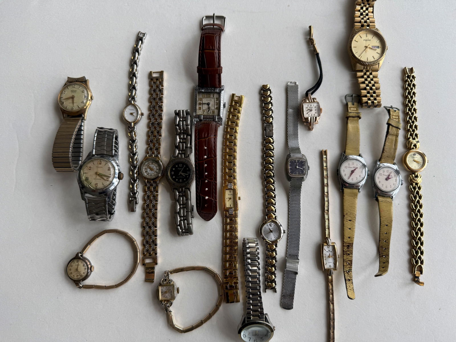 MEN's and WOMEN's WATCH COLLECTION - Timex, Seiko, Bulova: MEN's and WOMEN's WATCH COLLECTION - Timex, Seiko, Bulova - many more. As is. 18 items in the lot.