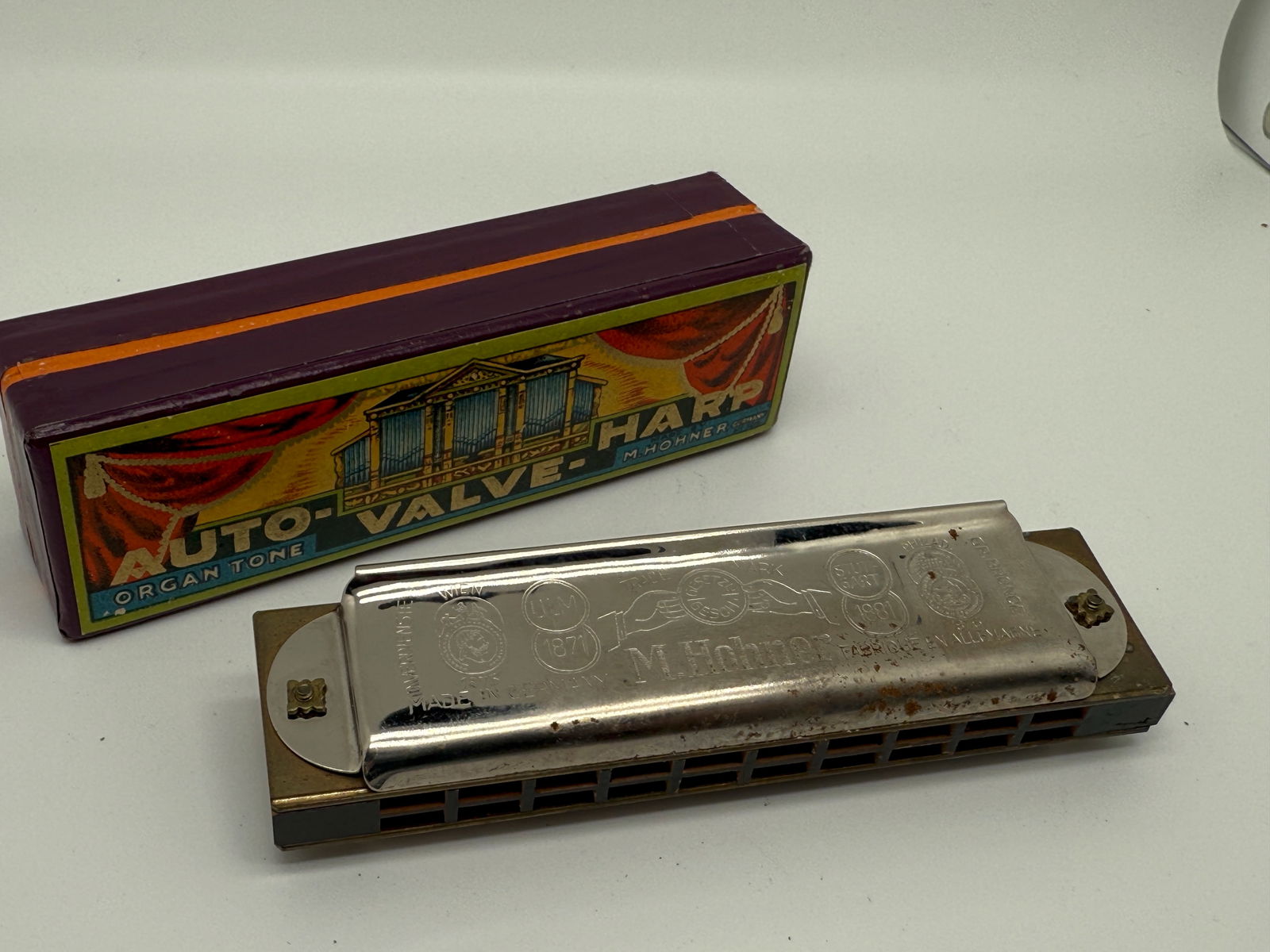 VINTAGE M. HOHNER AUTO VALVE HARP KEY OF "C" GERMAN ORGAN TONE #105 WITH BOX: VINTAGE M. HOHNER AUTO VALVE HARP KEY OF "C" GERMAN ORGAN TONE #105 WITH BOX. 10-hole. Solid box and great looking instrument!