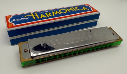 SCHYLLING FUN TO PLAY HARMONICA AND BOX