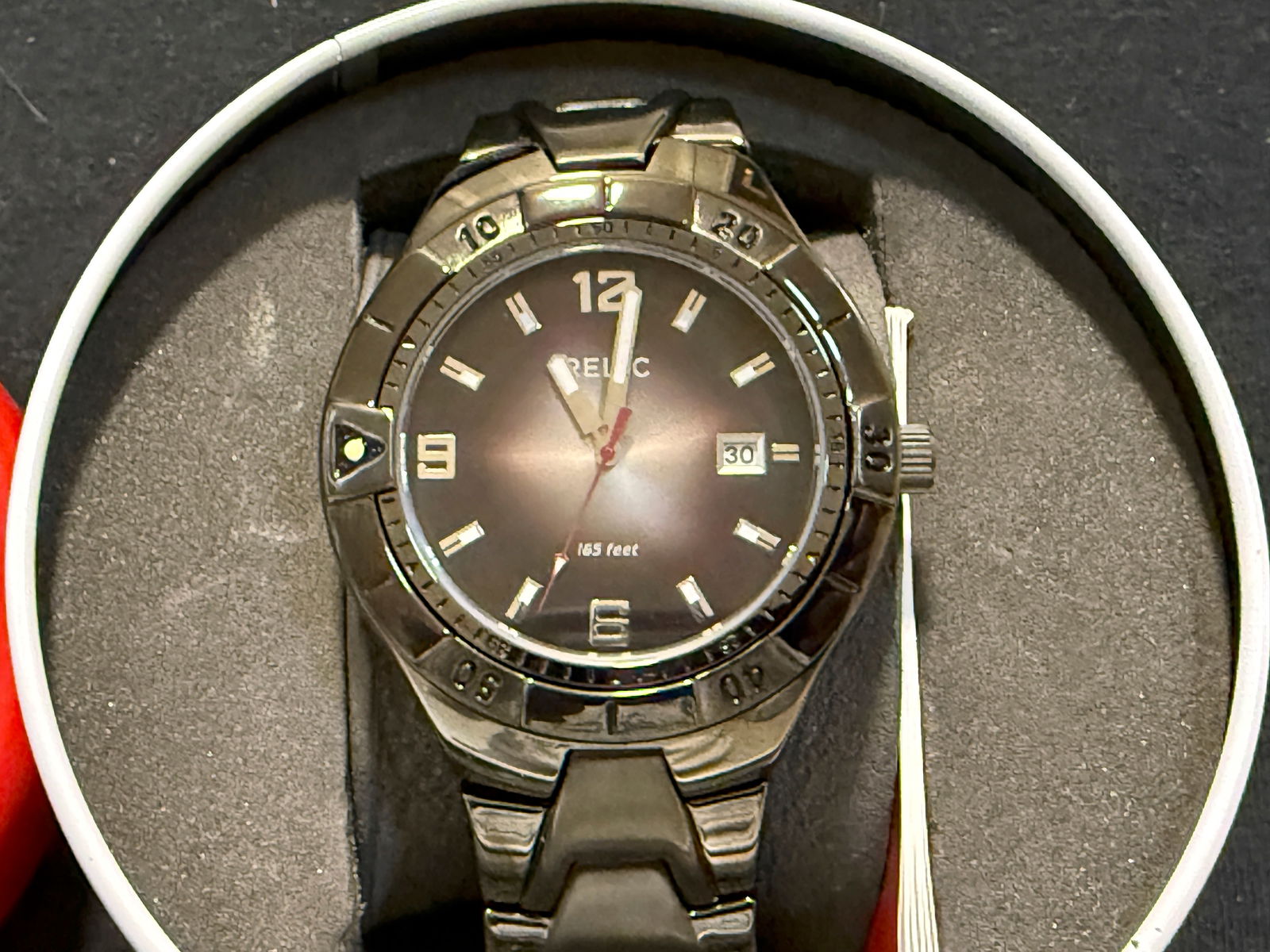 RELIC BRAND STAINLESS STEEL WATCH IN ORIGINAL CAN: RELIC BRAND STAINLESS STEEL WATCH from 2010 IN ORIGINAL CAN