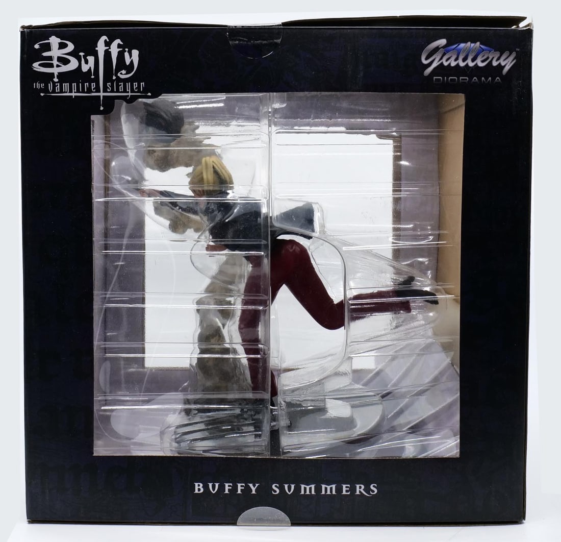Buffy the Vampire Slayer - BUFFY SUMMERS Sculpture (1 of 2)