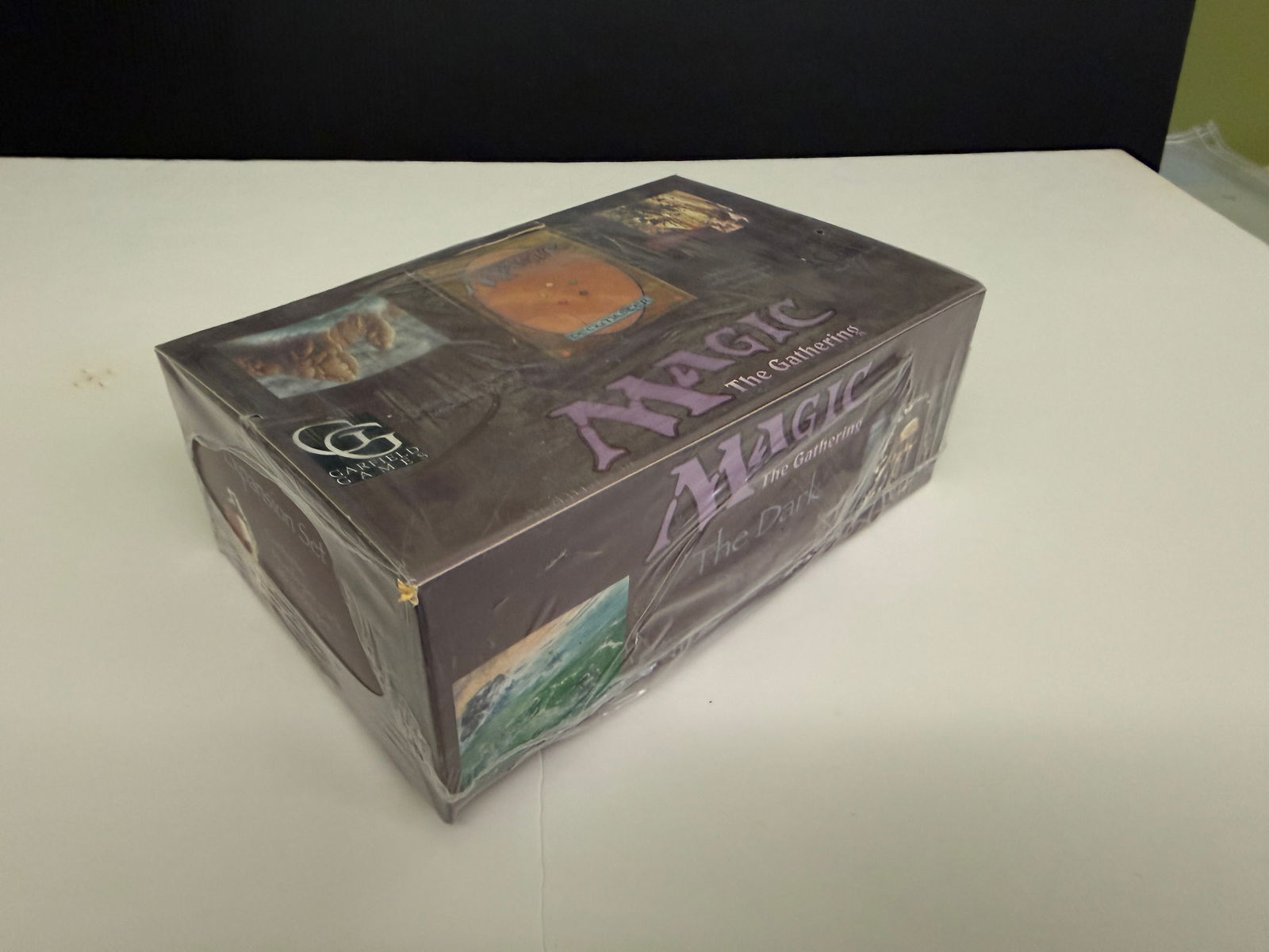 FACTORY SEALED MAGIC THE GATHERING - THE DARK - EXPANSION BOX: FACTORY SEALED MAGIC THE GATHERING - THE DARK - EXPANSION SET BOX. ISBN 1-880992-30-2