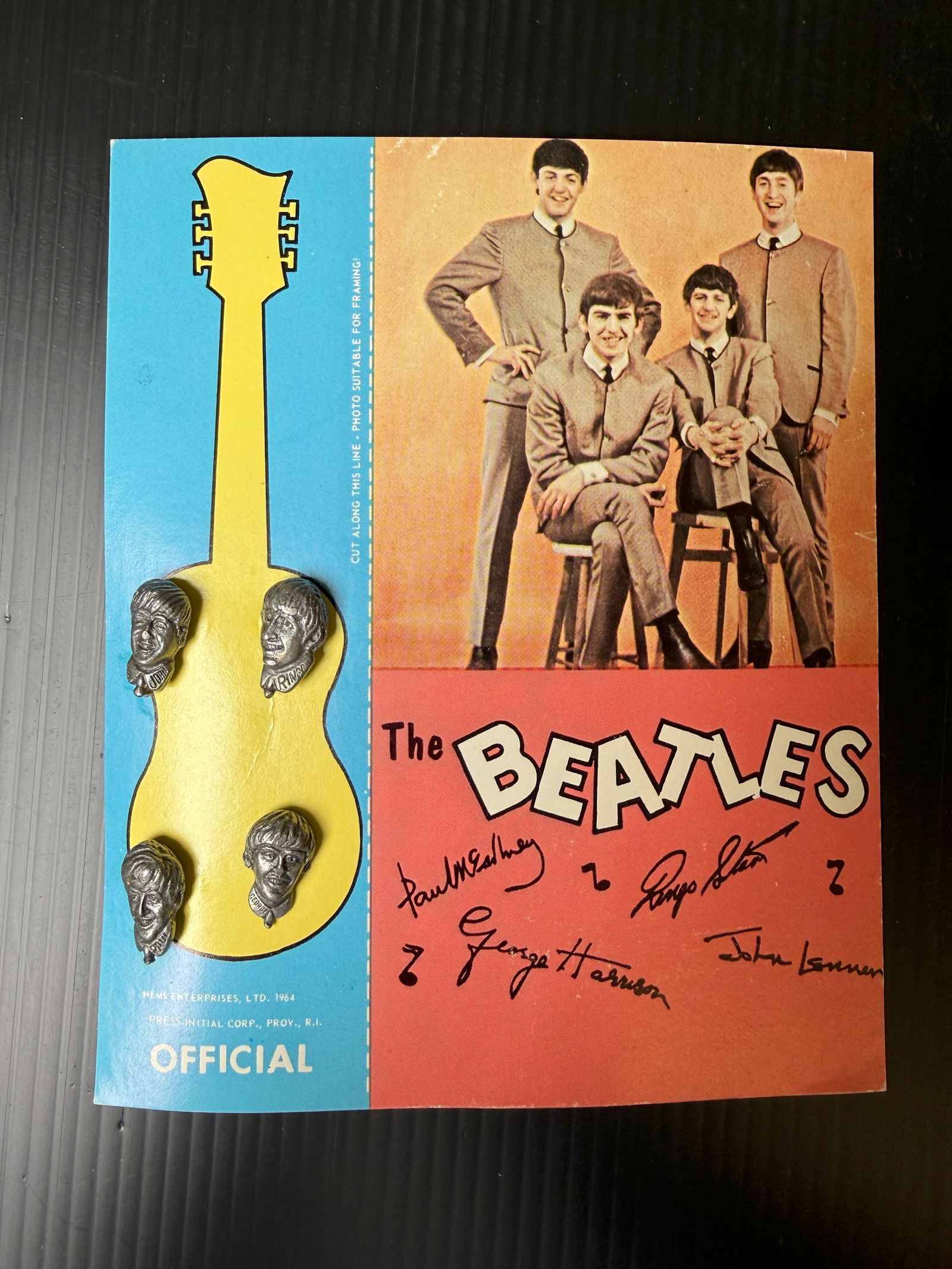 THE BEATLES OFFICIAL 1964 PIN SET (1 of 2)