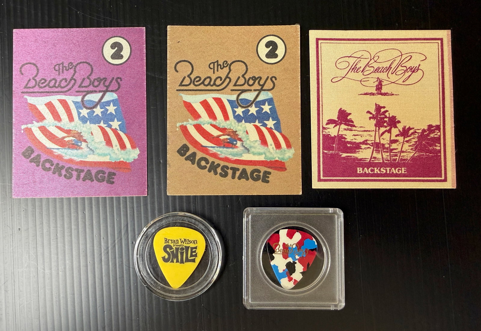 THE BEACH BOYS BACKSTAGE PASS & PICK SET: THE BEACH BOYS BACKSTAGE PASS & GUITAR PICK SET WITH SMILE BRIAN WILSON AND AL JARDINE PICKS.