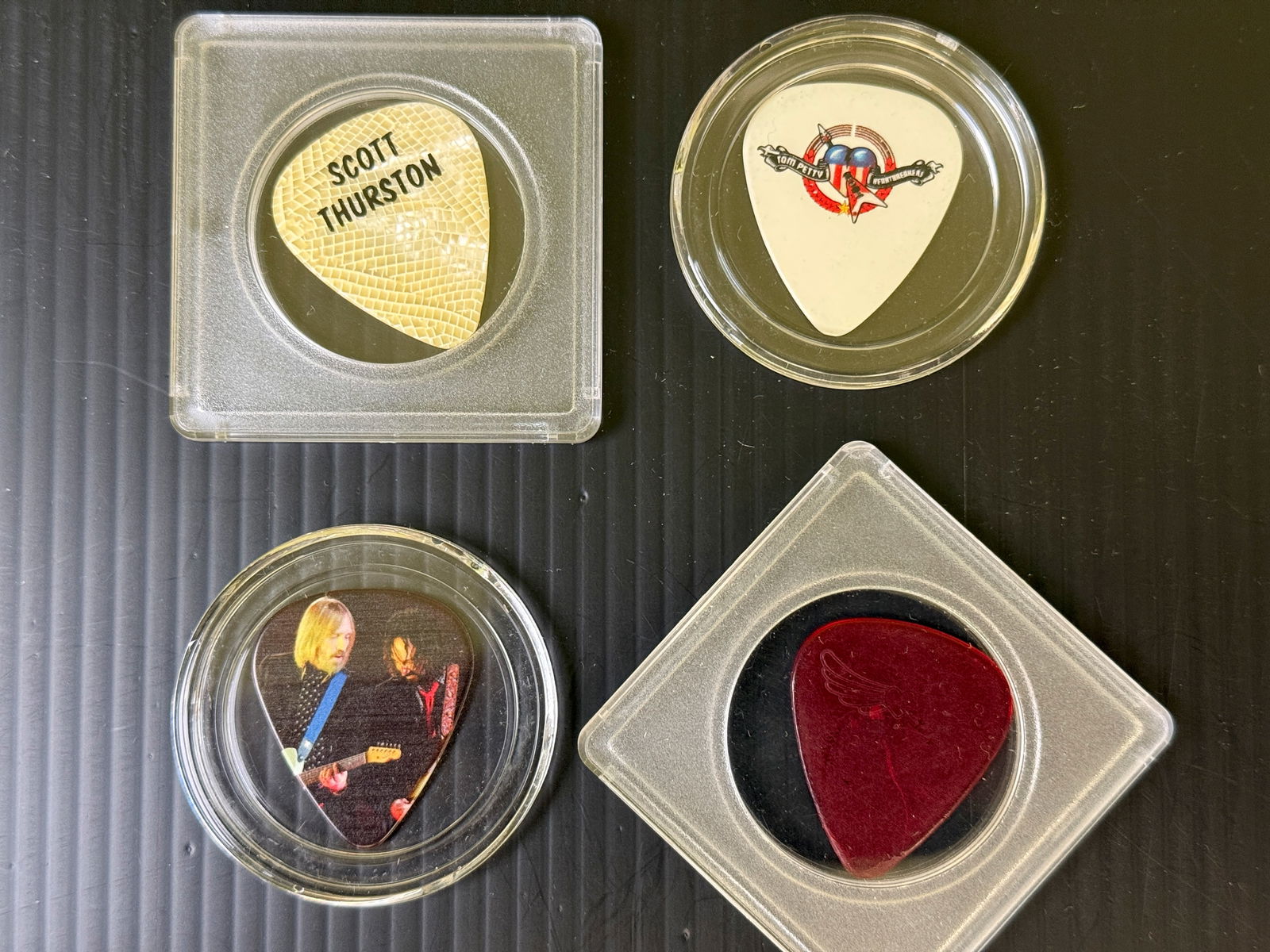 TOM PETTY & THE HEARTBREAKERS GUITAR PICK SET: TOM PETTY & THE HEARTBREAKERS GUITAR PICK SET WITH SCOTT THURSTON & MOJO 2010.