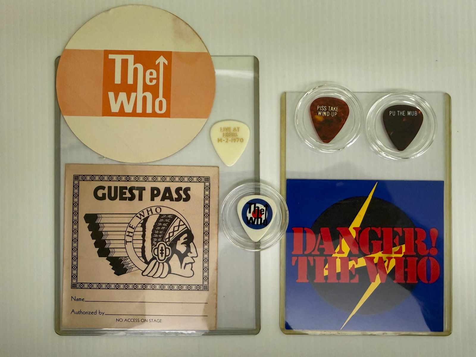 THE WHO BACKSTAGE PASS & GUITAR PICKS (1 of 2)