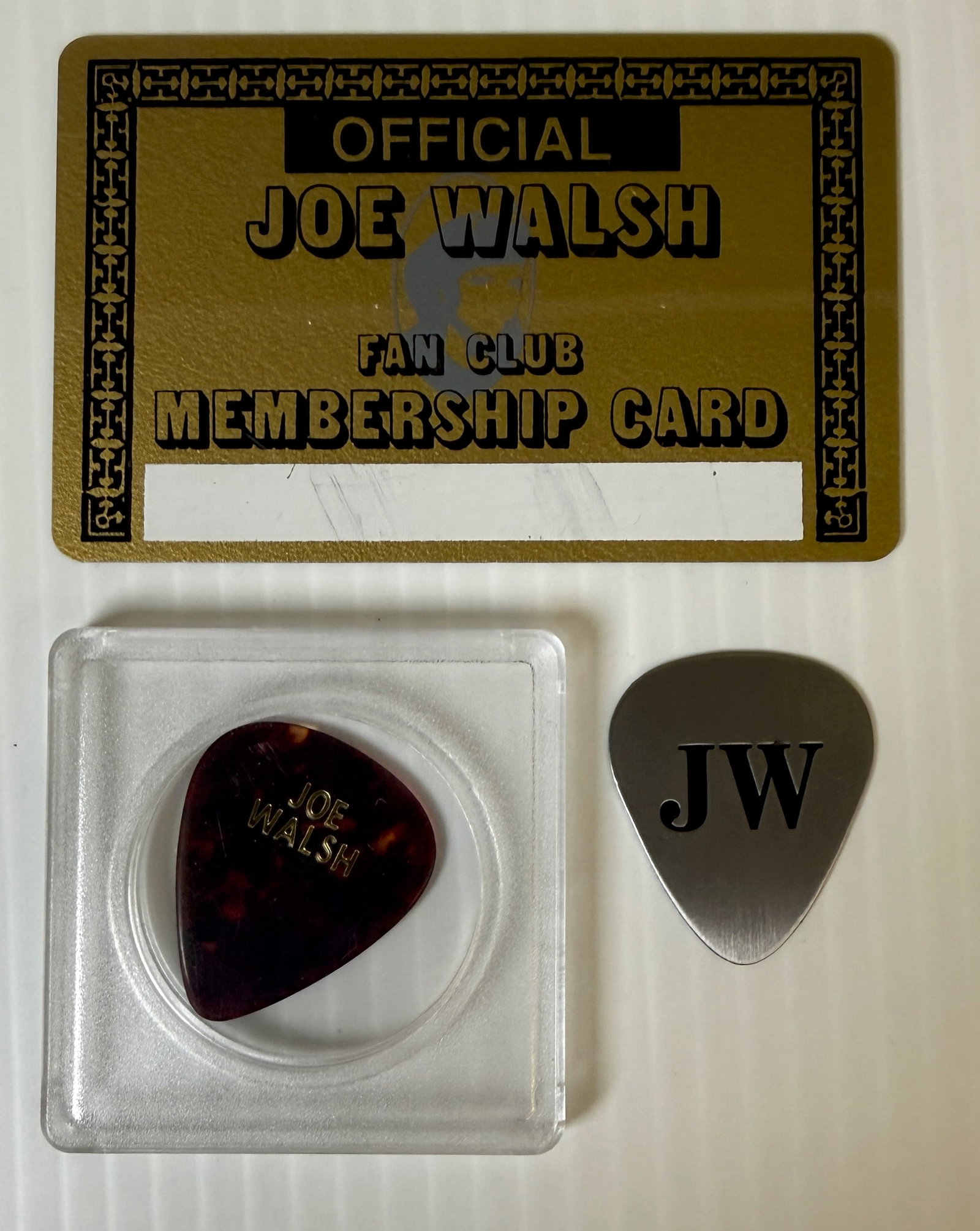 JOE WALSH RARE SILVER METALLIC GUITAR PICK & FAN CLUB CARD (1 of 2)