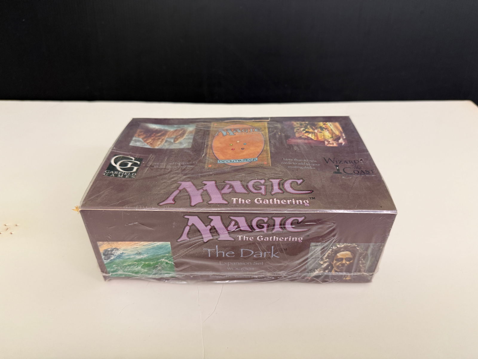 FACTORY SEALED MAGIC THE GATHERING - THE DARK - EXPANSION BOX: FACTORY SEALED MAGIC THE GATHERING - THE DARK - EXPANSION SET BOX. ISBN 1-880992-30-2. sealed. mint.