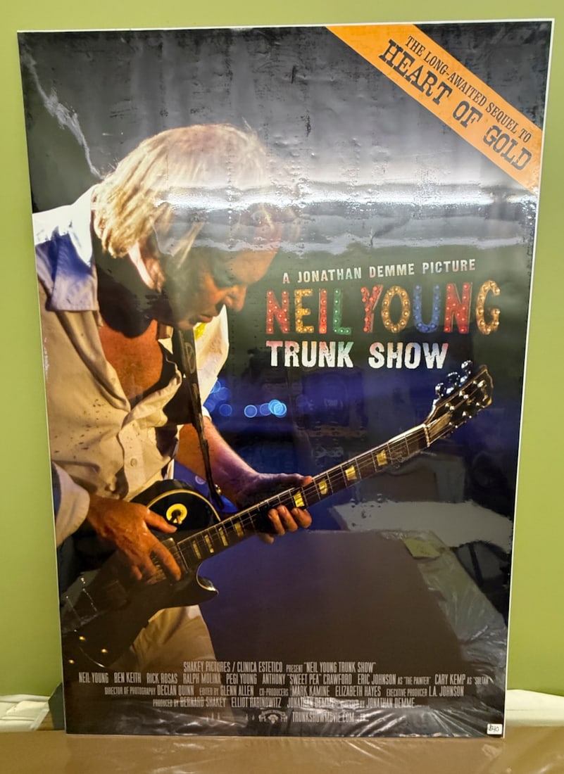 NEIL YOUNG TRUNK SHOW: NEIL YOUNG TRUNK SHOW