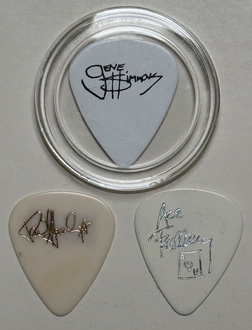 KISS GUITAR PICK SET (1 of 2)