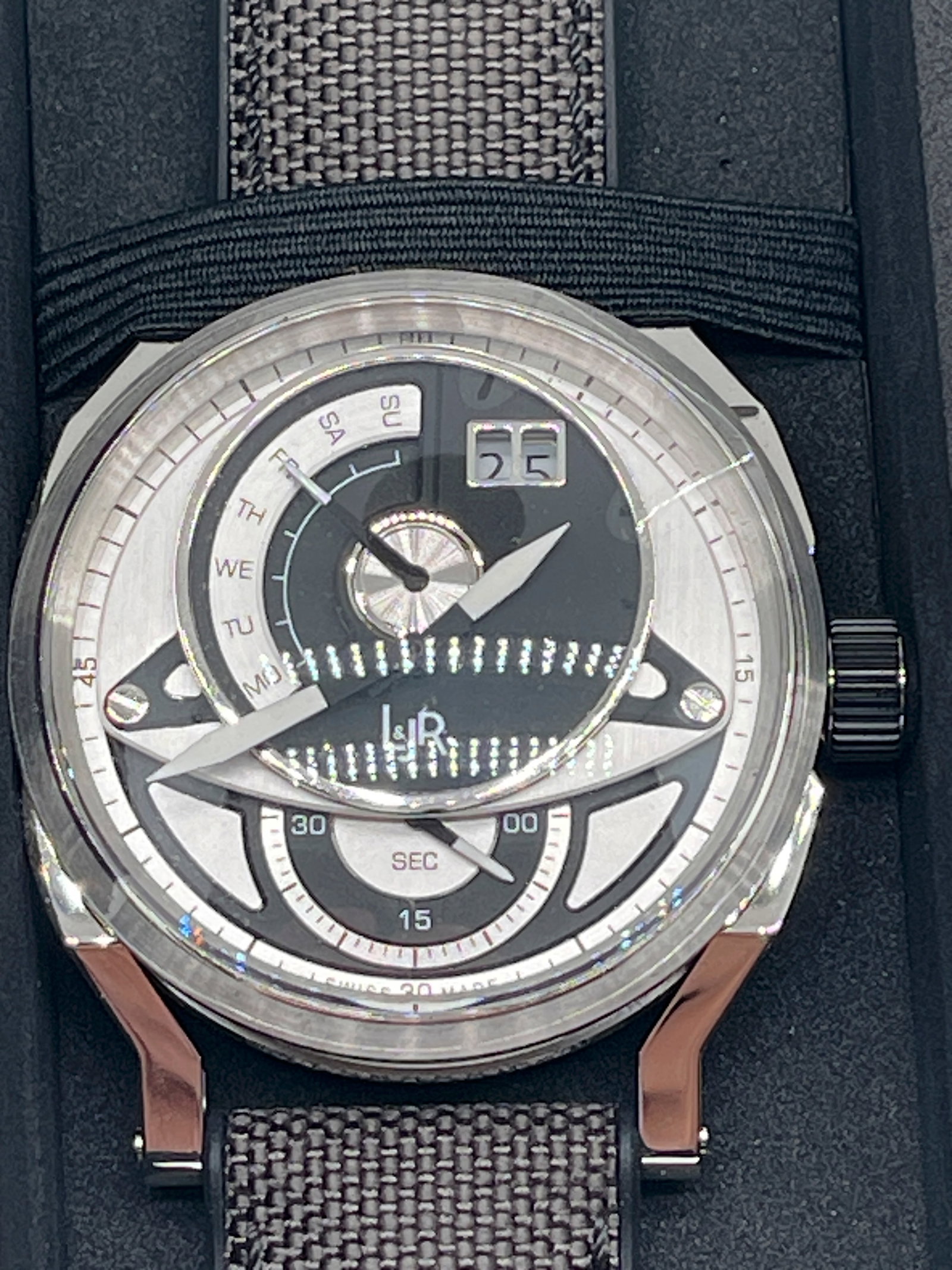 L&JR QUARTZ MODEL S1303 - 2