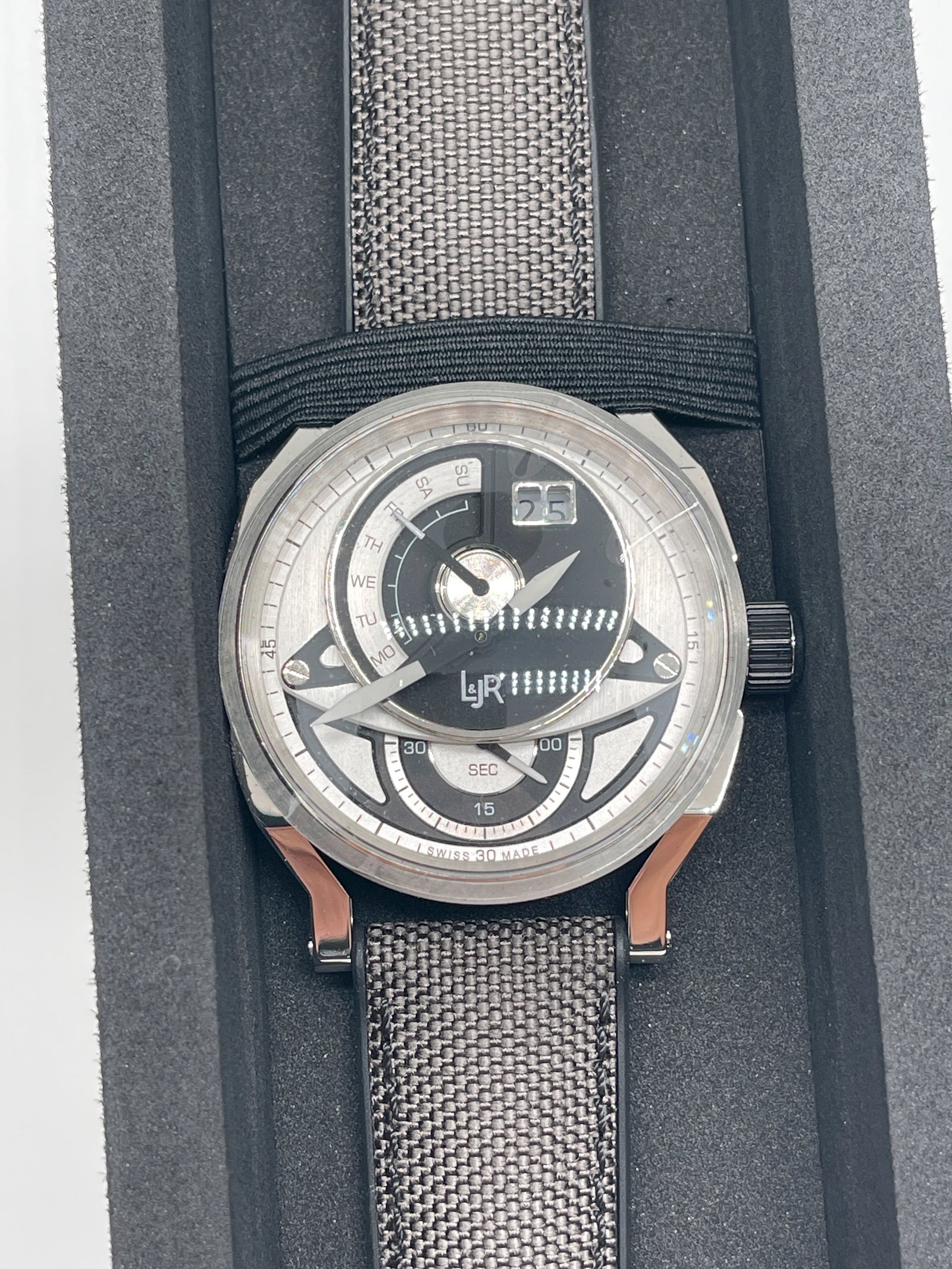L&JR QUARTZ MODEL S1303 - 3