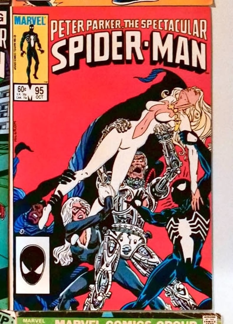 THE ULTIMATE SPIDER-MAN COMIC BOOK SET - 2