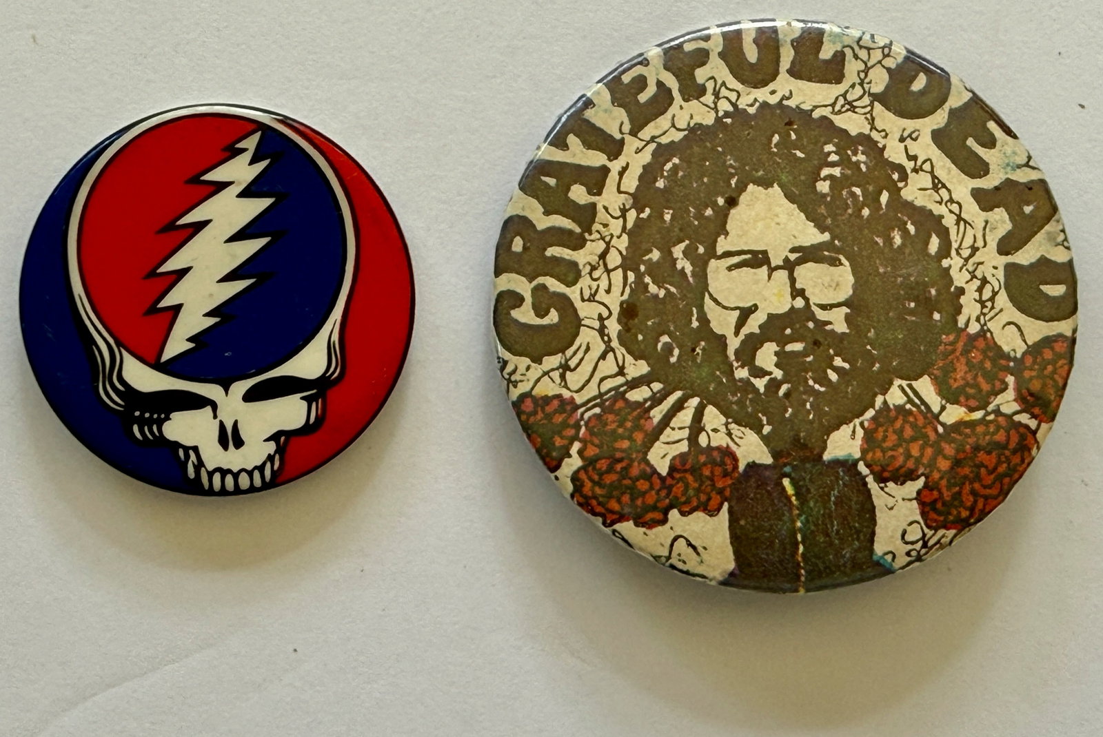 GRATEFUL DEAD VINTAGE BUTTON SET WITH JERRY GARCIA & STEAL YOUR FACE LOGO: GRATEFUL DEAD VINTAGE BUTTON SET WITH JERRY GARCIA & STEAL YOUR FACE LOGO