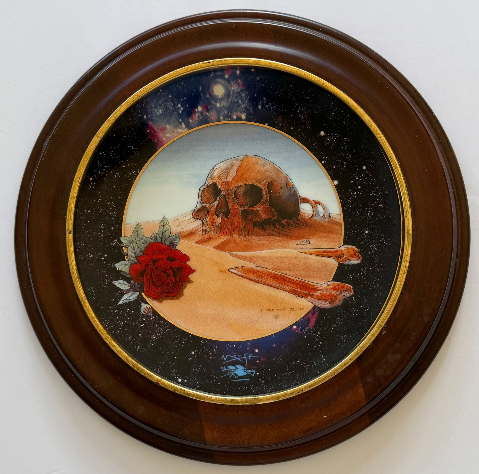 GRATEFUL DEAD - STANLEY MOUSE LIMITED EDITION PLATE: GRATEFUL DEAD - STANLEY MOUSE LIMITED EDITION PLATE IN WOODEN FRAME / DISPLAY HOLDER. THE HAMILTON COLLECTION OF COLECTOR PLATES PRESENTS THIS ART TITLED EUROPE 81 BY MOUSE. LIMITED TO ONLY 28 FIRING