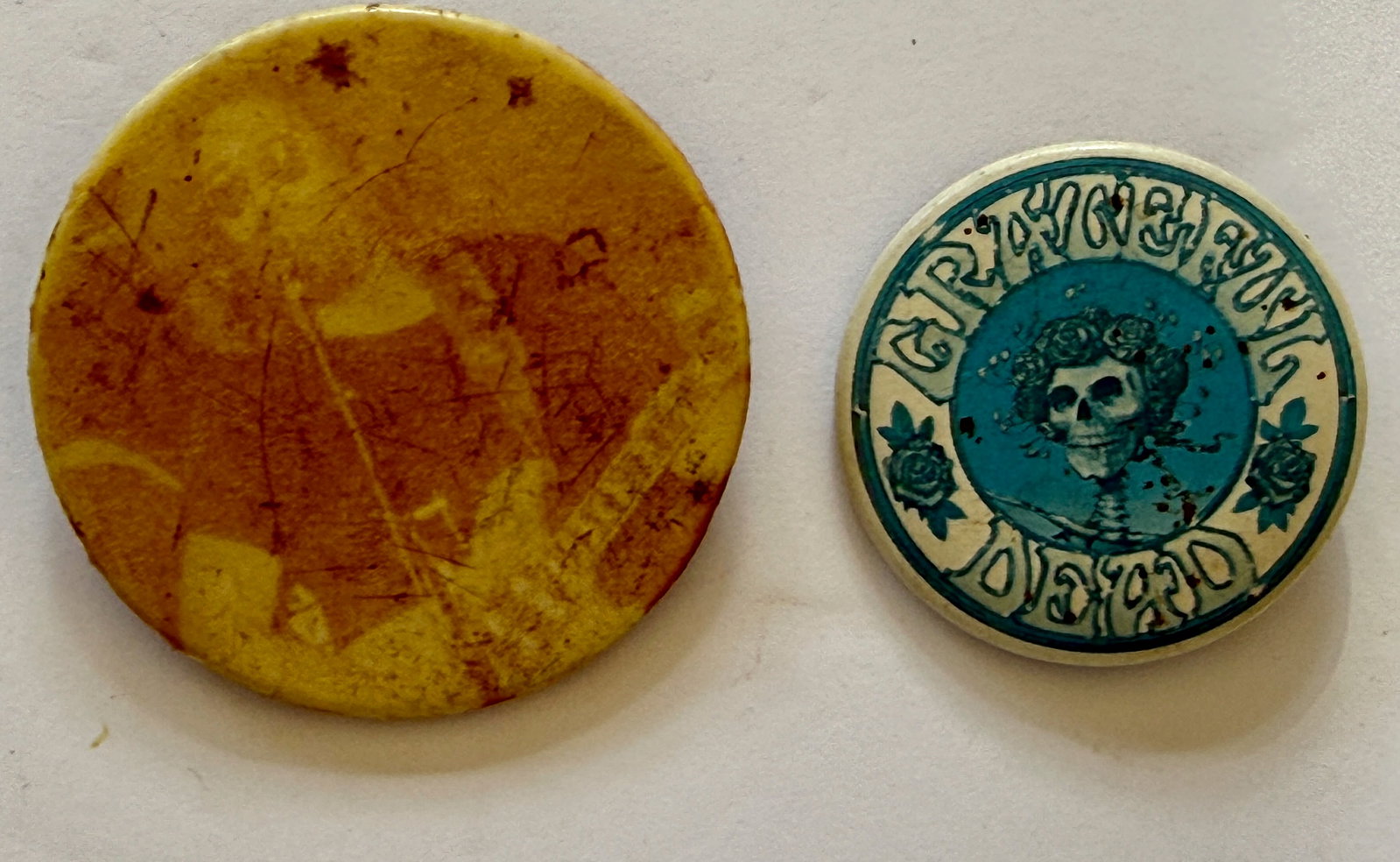GRATEFUL DEAD - SKULL AND ROSES BUTTON AND SUPER VINTAGE JERRY: GRATEFUL DEAD - SKULL AND ROSES BUTTON AND SUPER VINTAGE JERRY GARCIA BUTTON