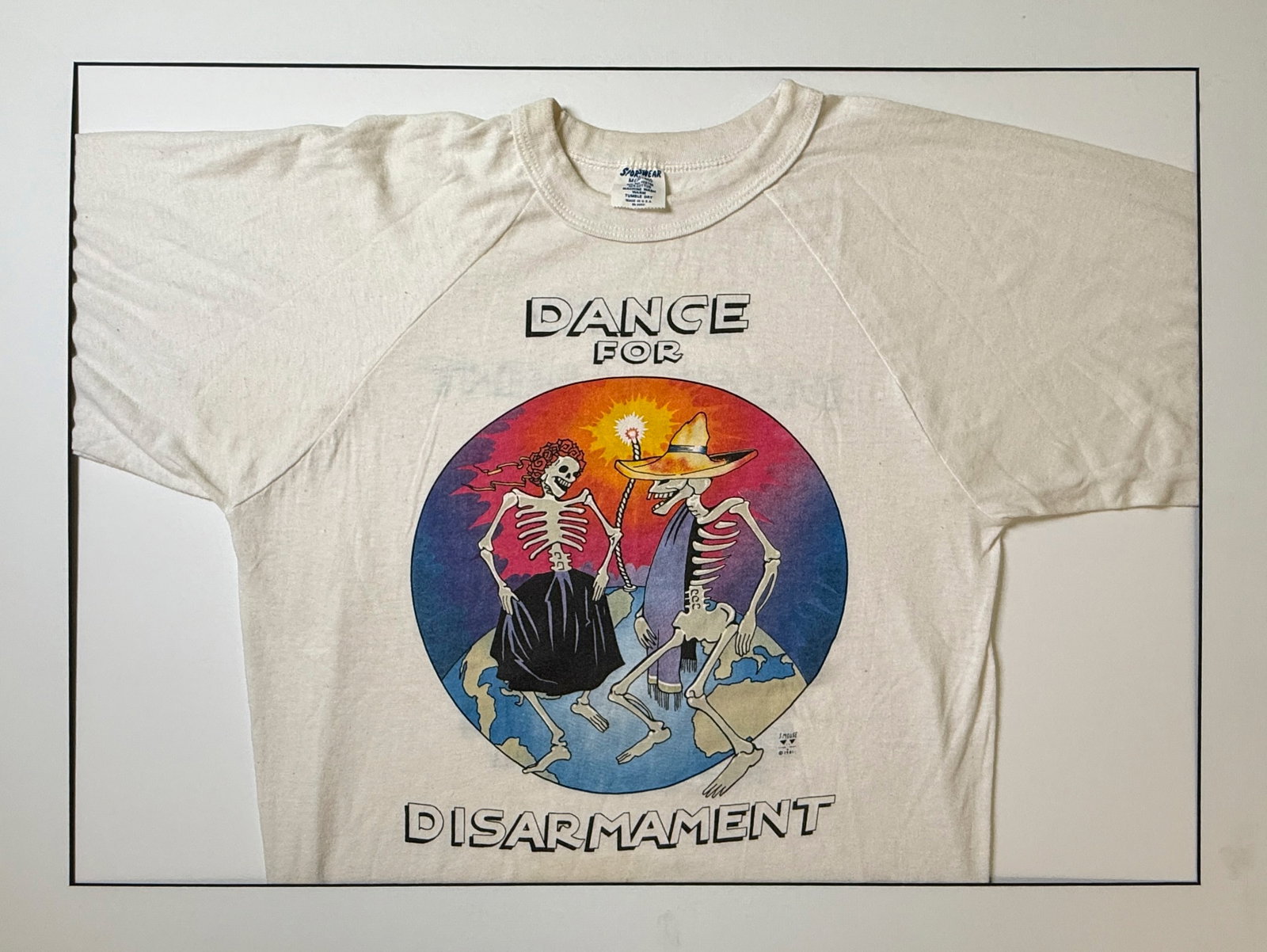 DANCE FOR DISARMAMENT GRATEFUL DEAD T-SHIRT: DANCE FOR DISARMAMENT GRATEFUL DEAD T-SHIRT. 1981 ART BY STANLEY MOUSE. MENS MEDIUM.