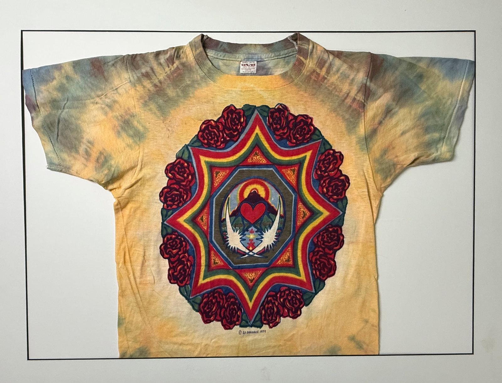 1979 VINTAGE ED DONOHUE RARE ROSES T-SHIRT: SIMILAR IN DESIGN TO SUNROSE - 1979 VINTAGE ED DONOHUE RARE SUNROSE SMALL T-SHIRT. Ed Donahue was the first real bootleg T-shirt artist in the parking lot of Grateful Dead shows. By 1980, you saw ever