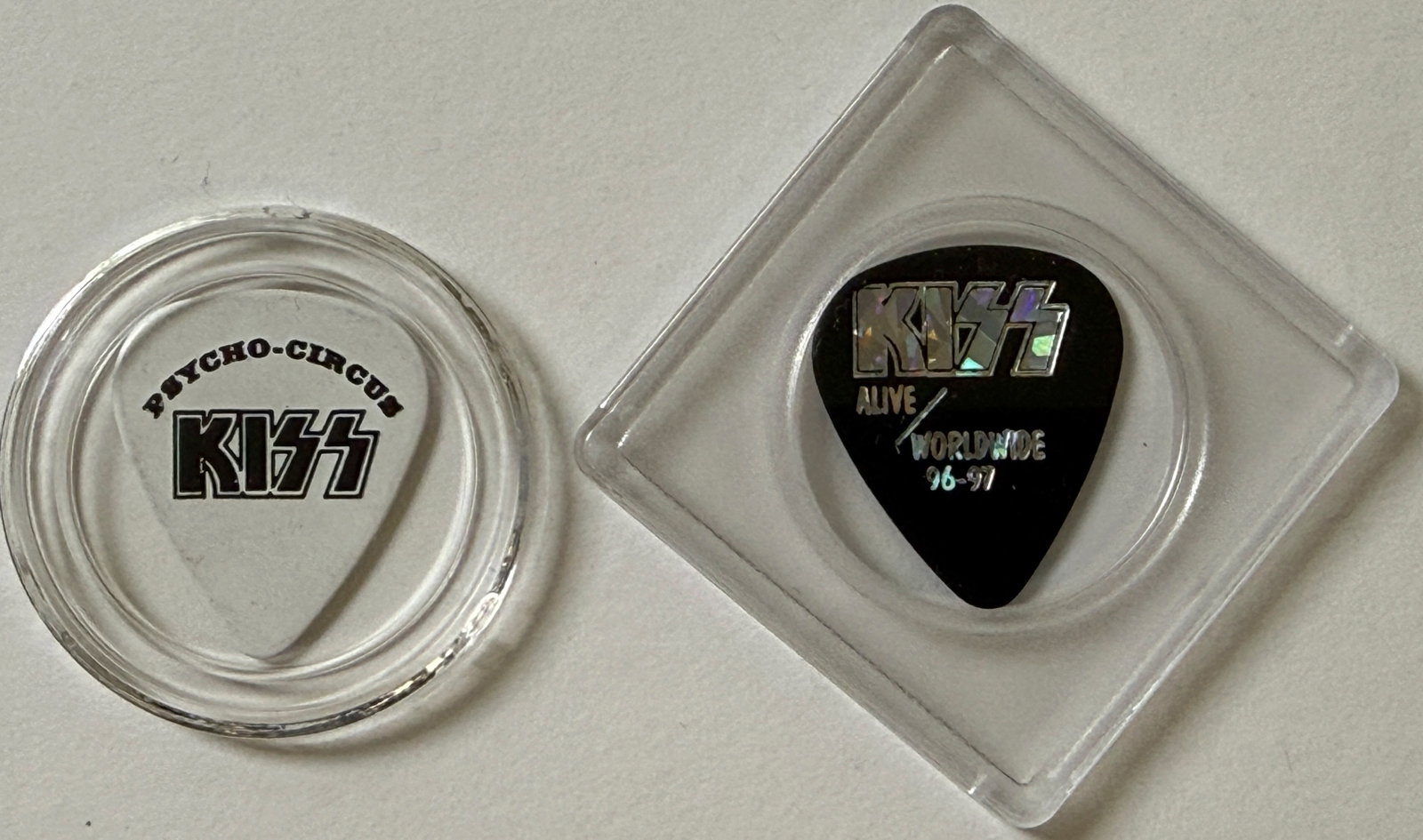 KISS GUITAR PICK SET WITH GENE AND PAUL: KISS GUITAR PICK SET WITH GENE AND PAUL