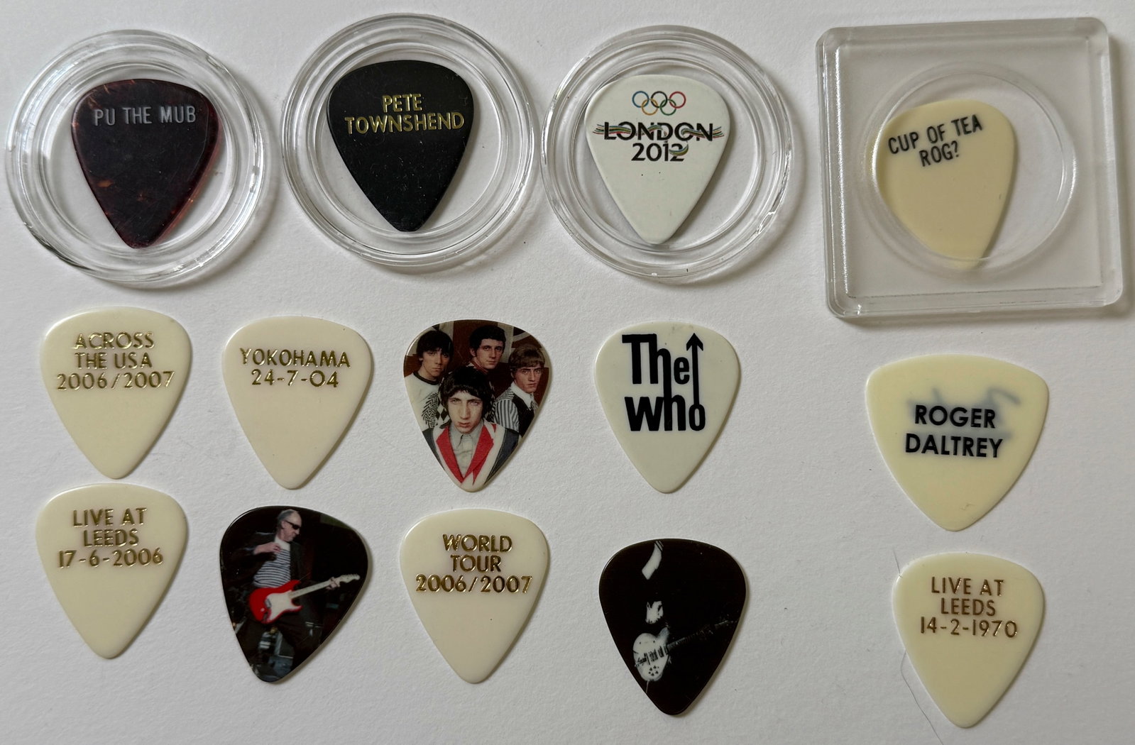 RARE - THE WHO - AN AMAZING AND RARE COLLECTION OF GUITAR PICKS: RARE - THE WHO - AN AMAZING AND RARE COLLECTION OF GUITAR PICKS - SET 2 OF 2 IN A CARDBOARD BOX WITH THE WORD WHO ON IT !