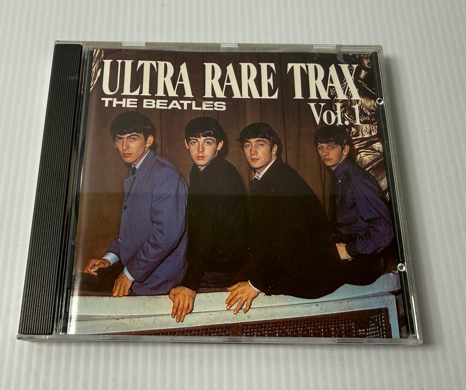 BEATLES BOOTLEG - ULTRA RARE TRAX VOL. 1: BEATLES BOOTLEG - ULTRA RARE TRAX VOL. 1. SWINGIN’ PIGS RECORDS. A TRADE MARK OF QUALITY.