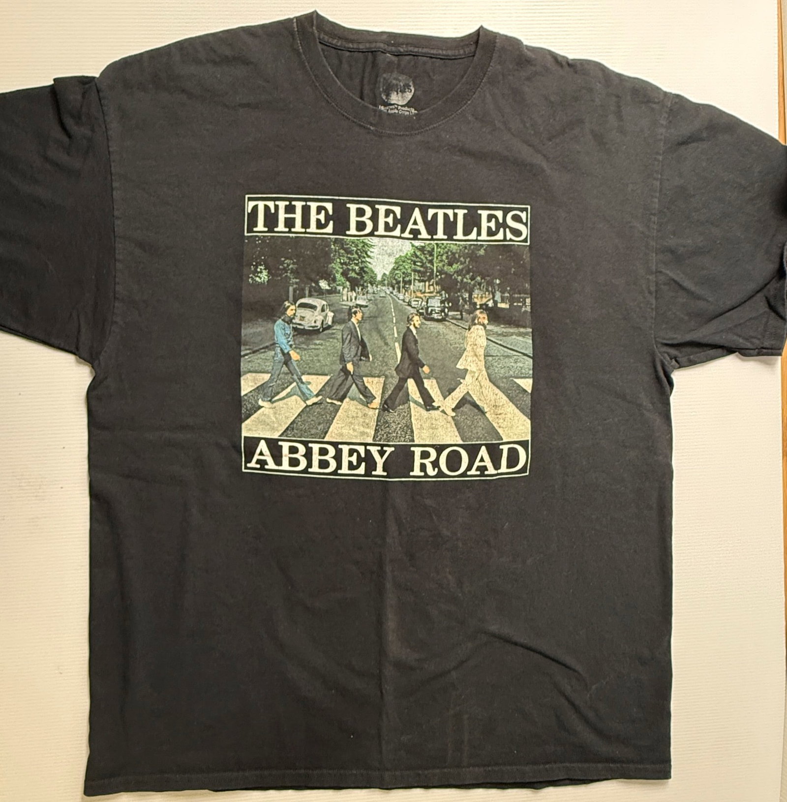 ABBEY ROAD - THE BEATLES - EXTRA LARGE SHORT SLEEVE T-SHIRT (1 of 2)