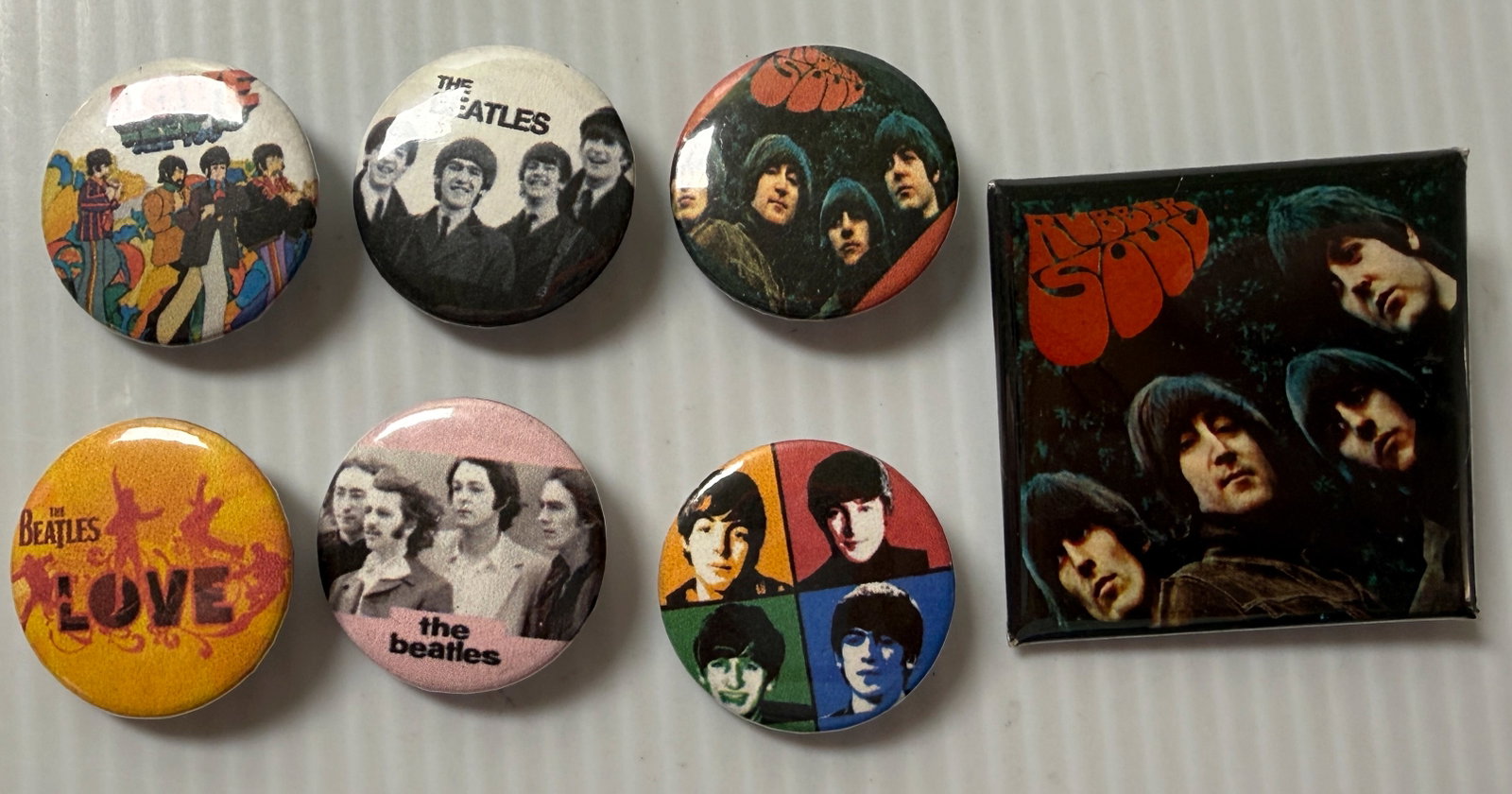 BEATLES BUTTON SET (1 of 1)