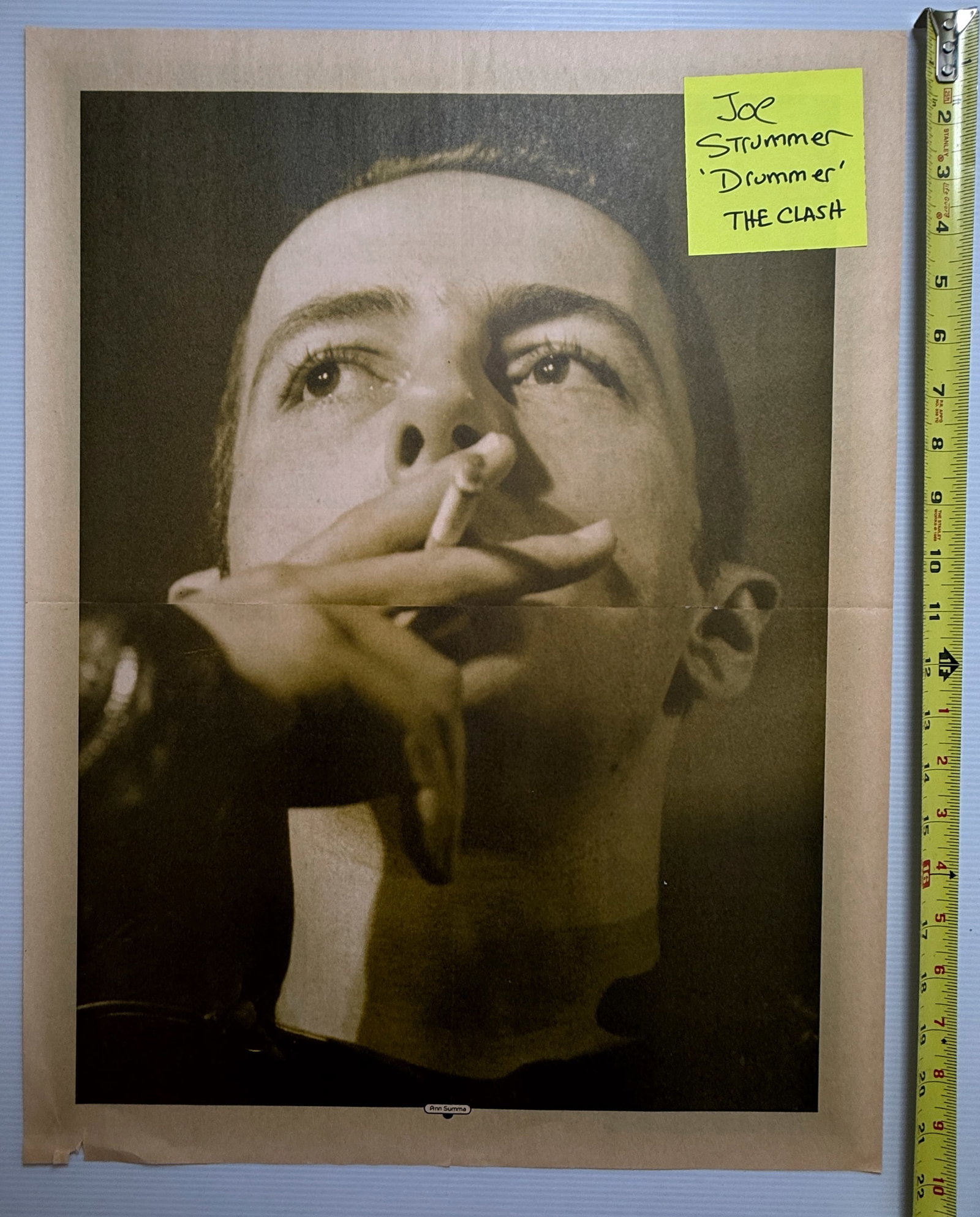 JOE STRUMMER PORTRAIT - THE CLASH: JOE STRUMMER PORTRAIT - DRUMMER FOR THE CLASH. ABOUT 14 X 21 ON NEWSPRINT.