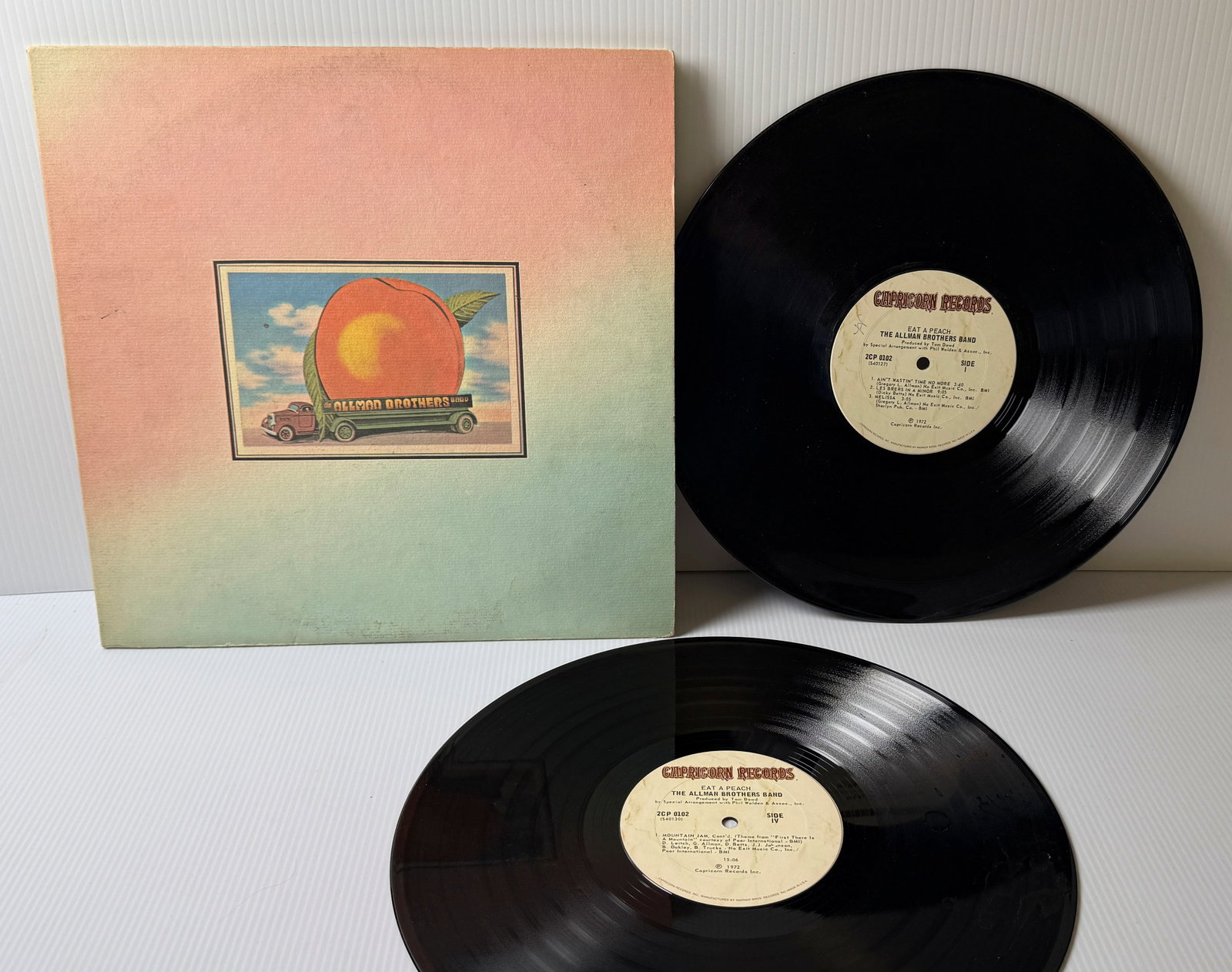 THE ALLMAN BROTHERS BAND - EAT A PEACH: THE ALLMAN BROTHERS BAND - EAT A PEACH. DOUBLE RECORD SET. ($20-$57)