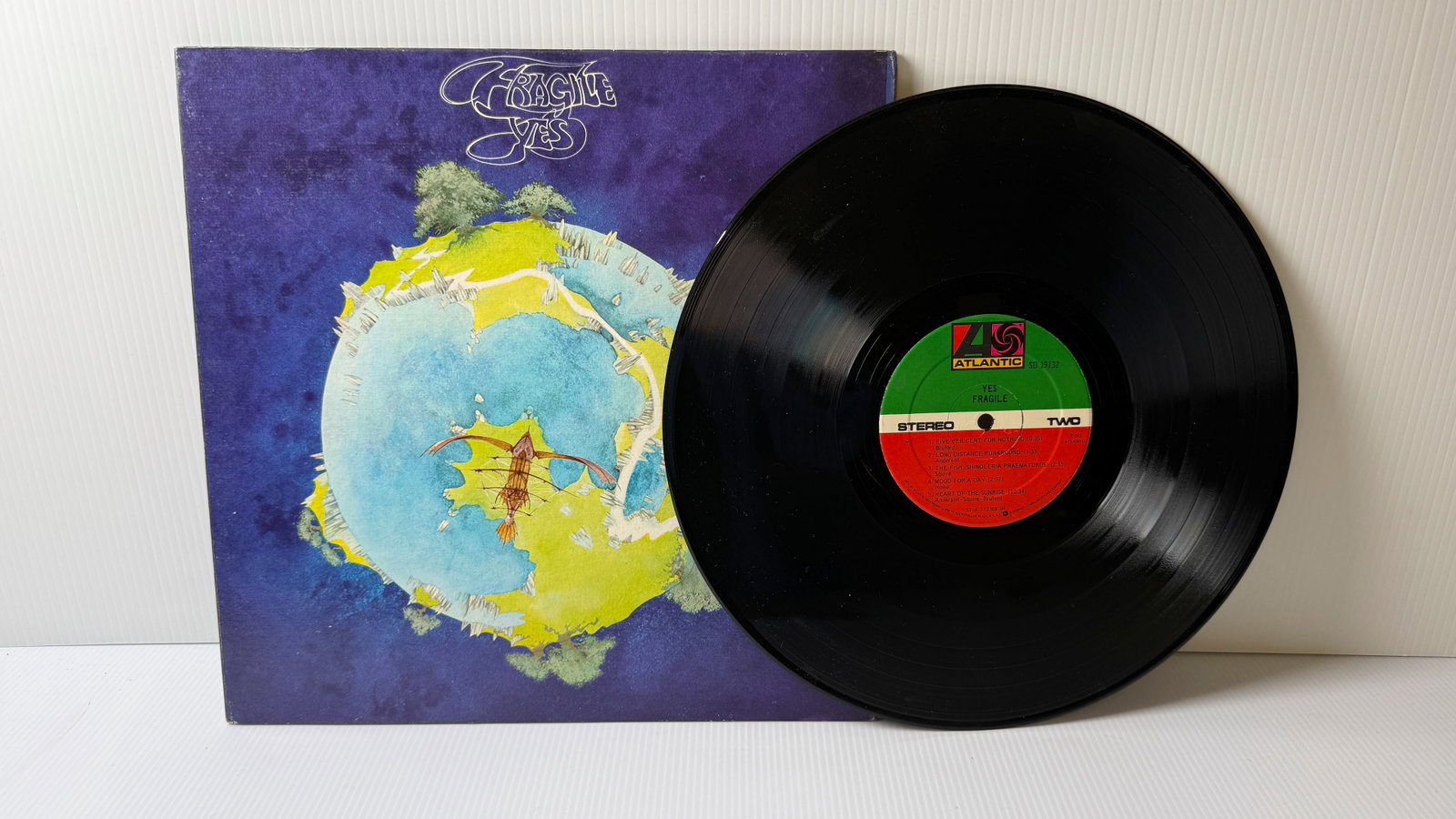 YES - FRAGILE: YES - FRAGILE. WITH ROUNDABOUT. ($20)