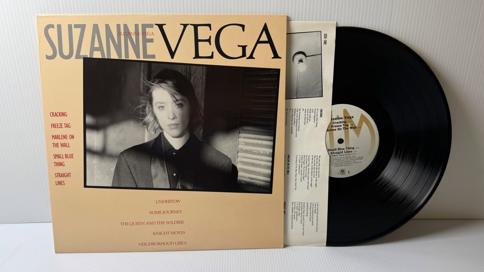 SUZANNE VEGA - SUZANNE VEGA: SUZANNE VEGA - SUZANNE VEGA ($10)