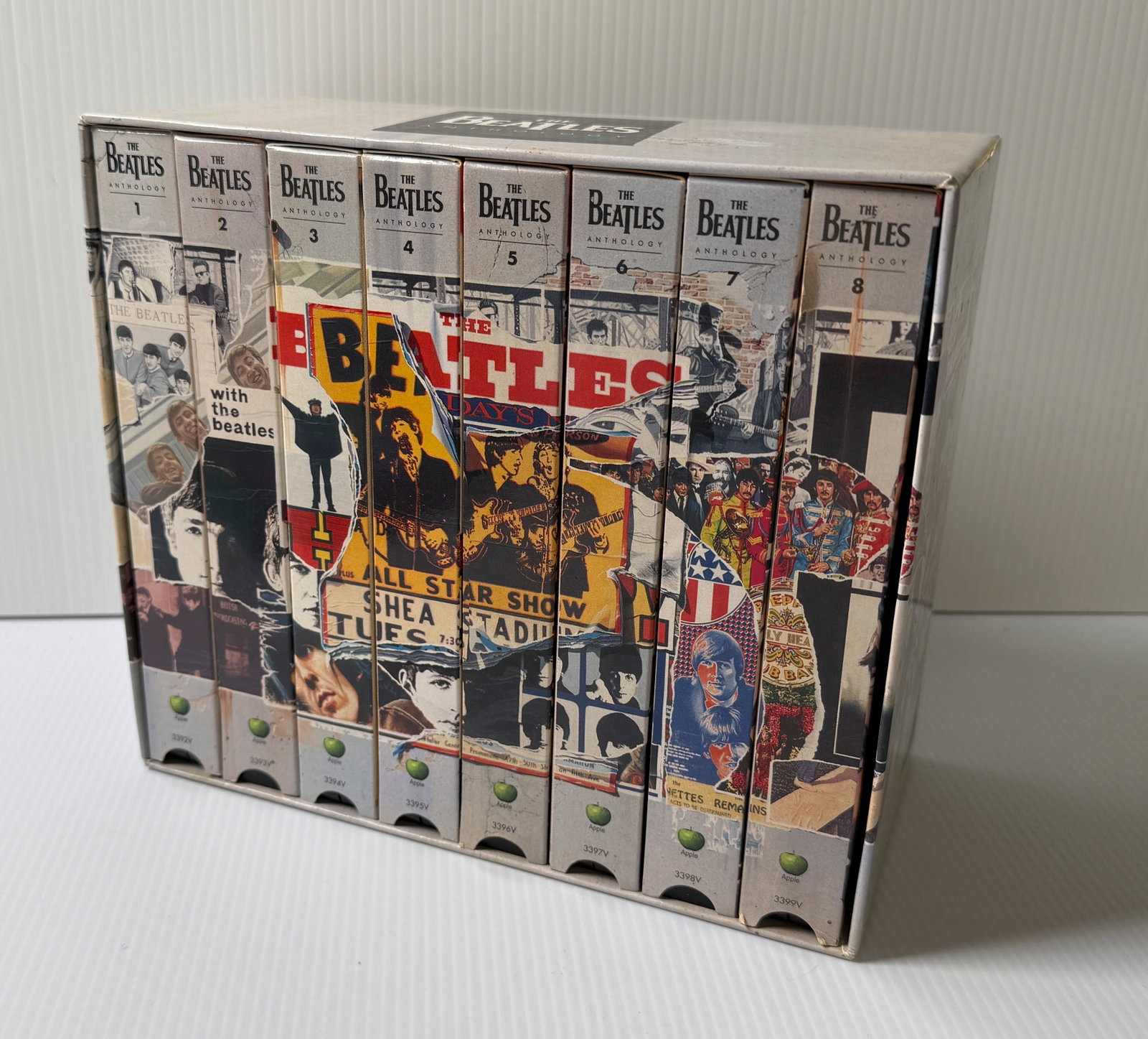 BEATLES ANTHOLOGY 1 - VHS SET OF 8 TAPES (1 of 4)